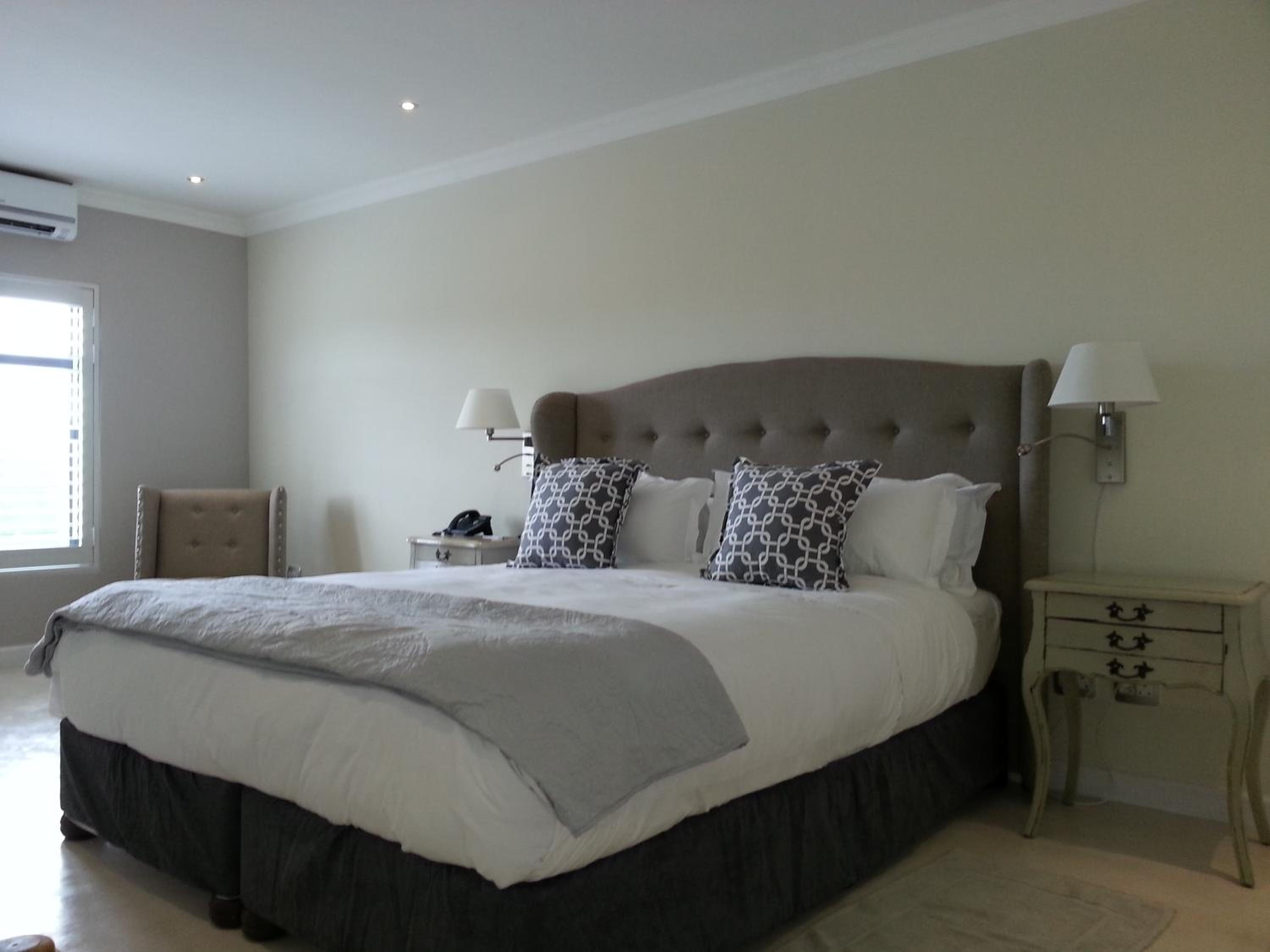 Courtyard Suite - Photo 7