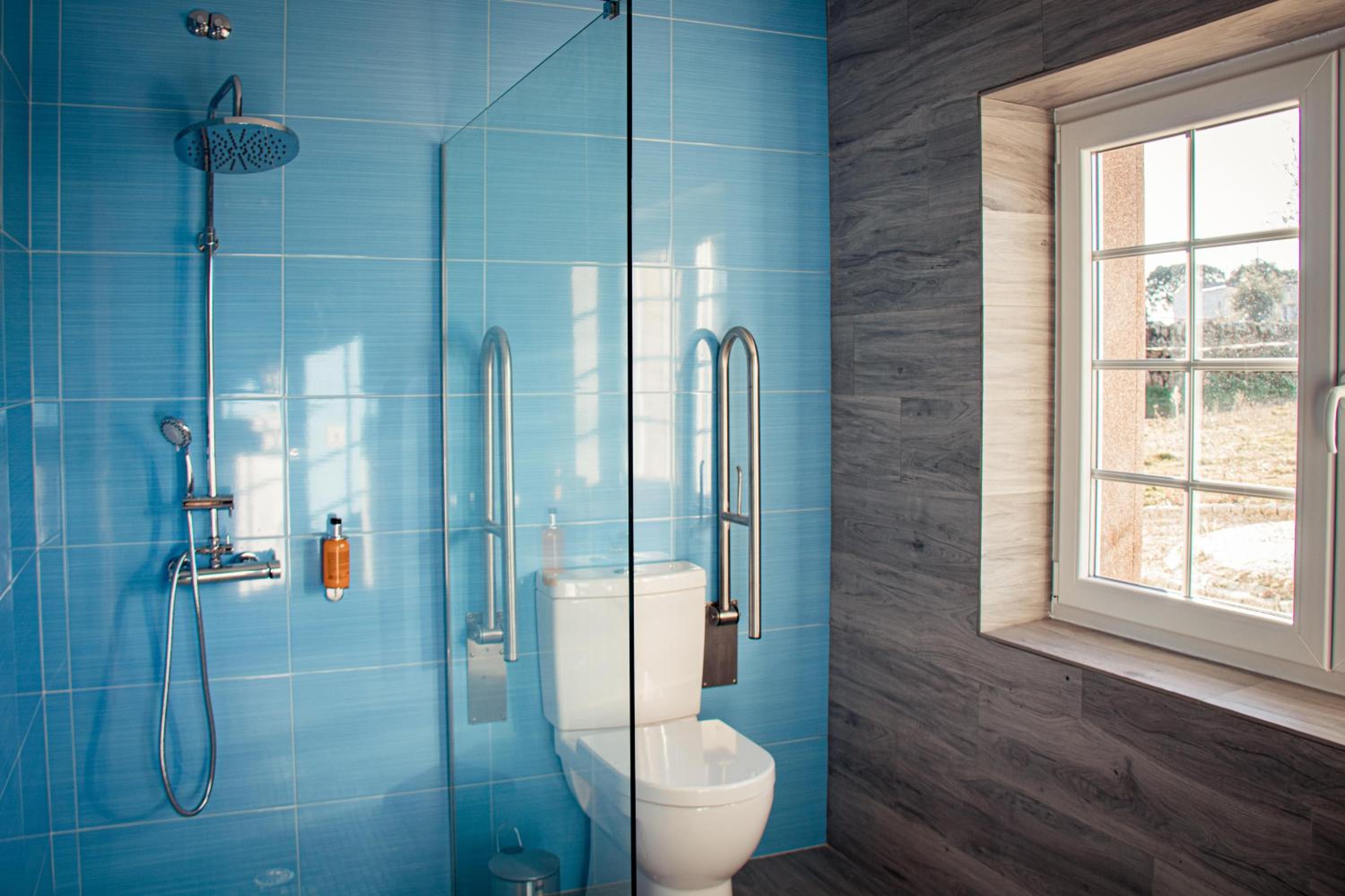 Twin Room with Private Bathroom - Photo 3