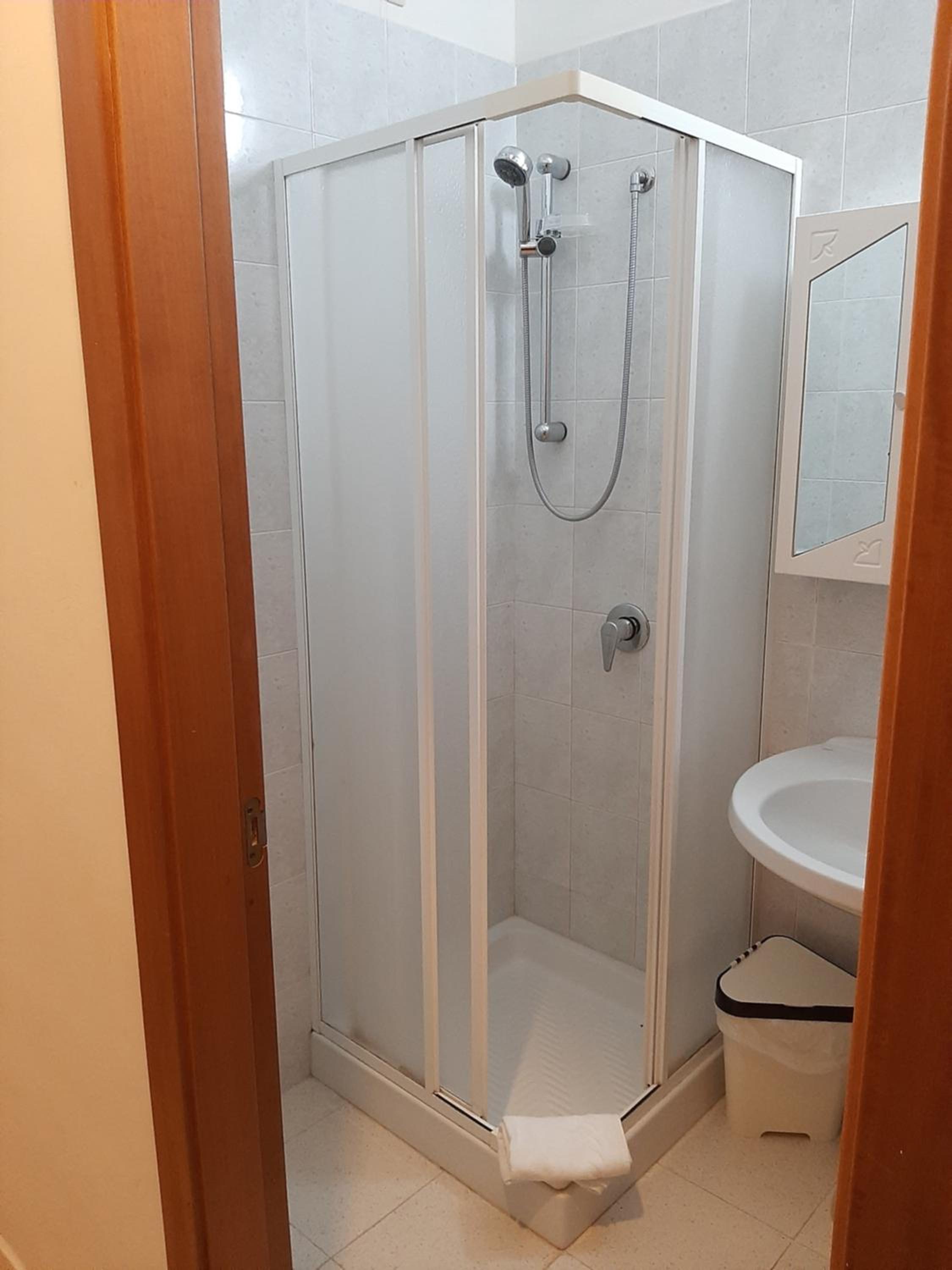Double Room with Extra Bed - Photo 9