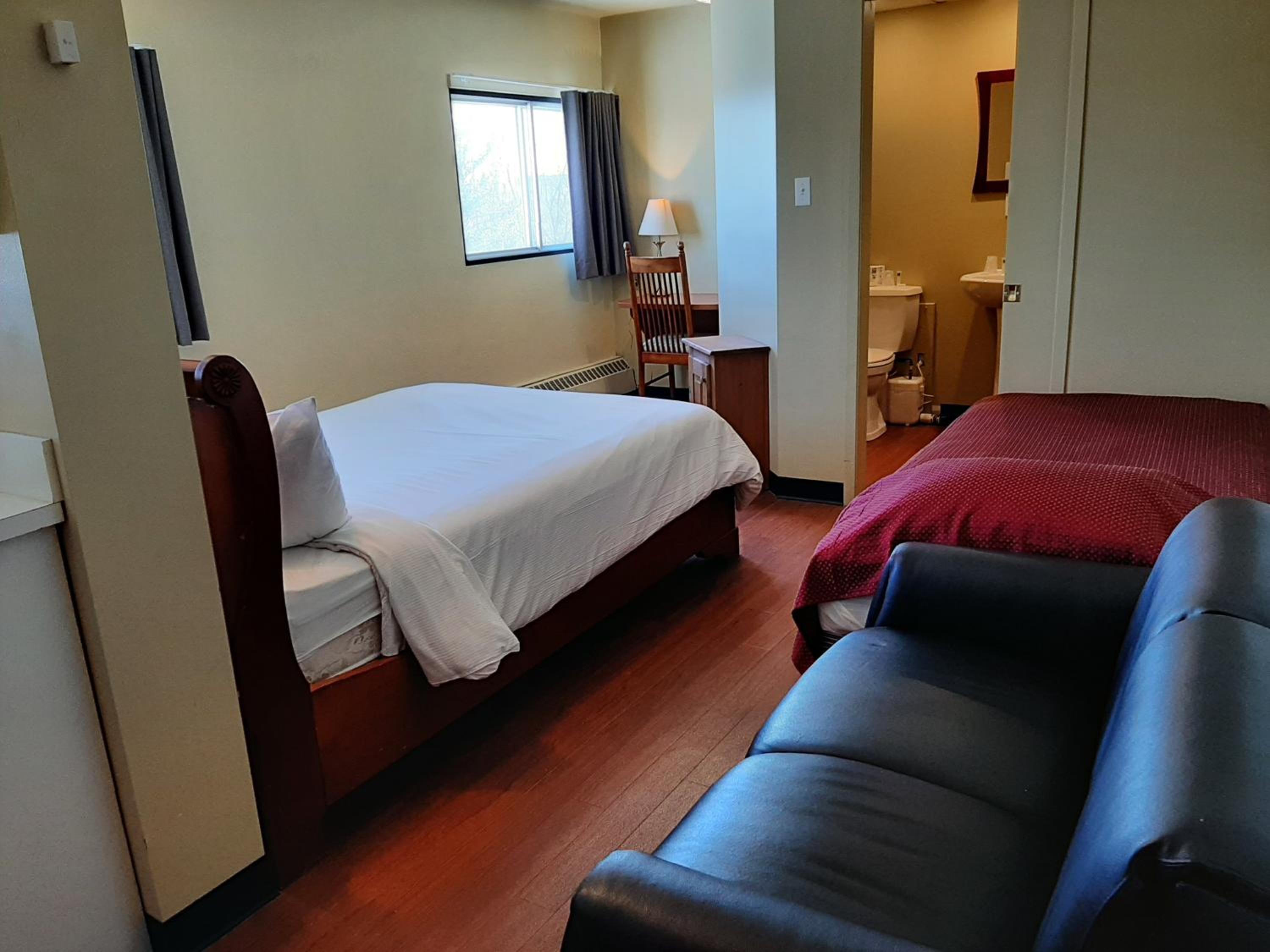 Family Room with Private Bathroom photo 1
