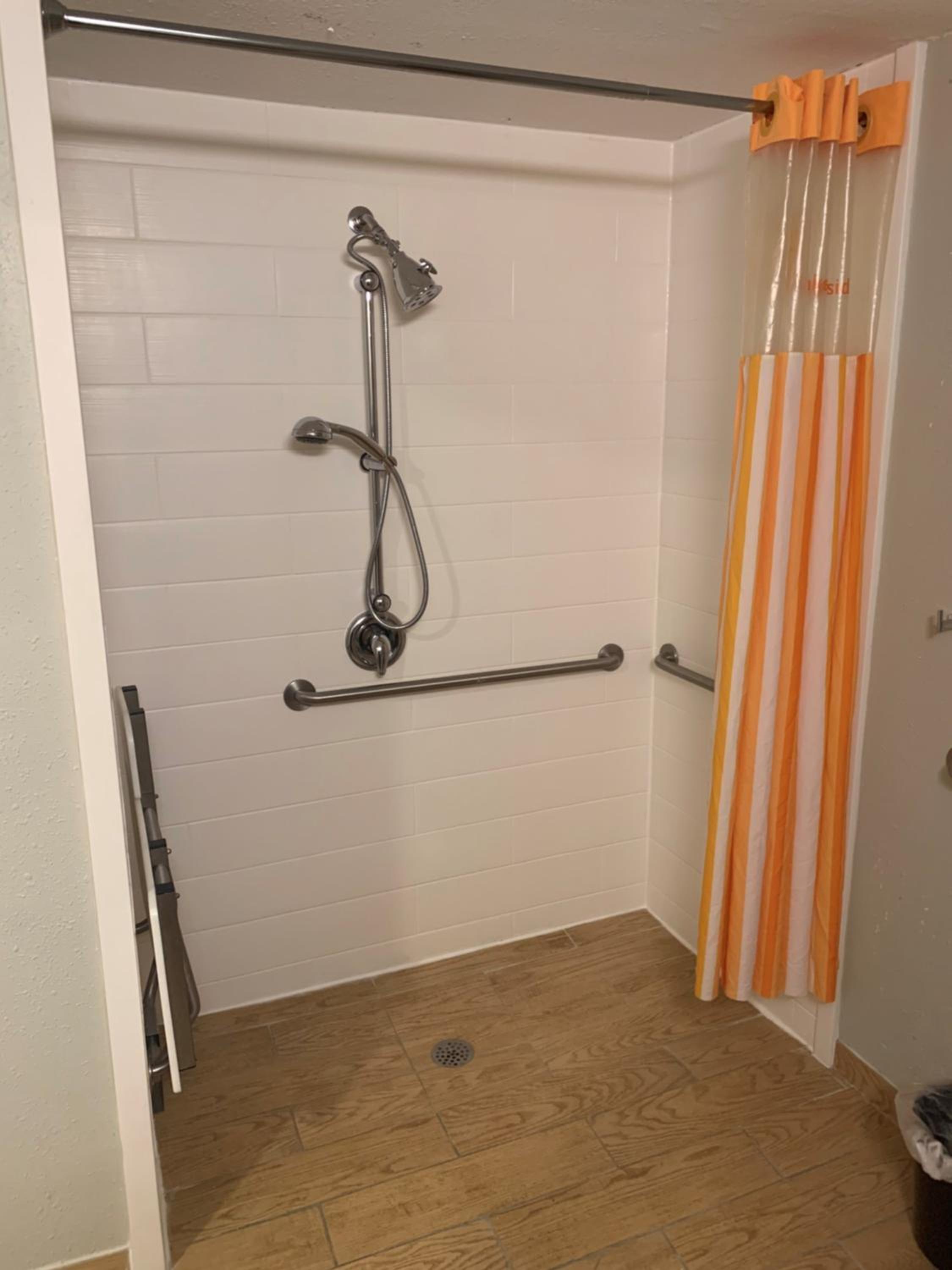 Queen Room - Mobility Access/Non-Smoking - Photo 2