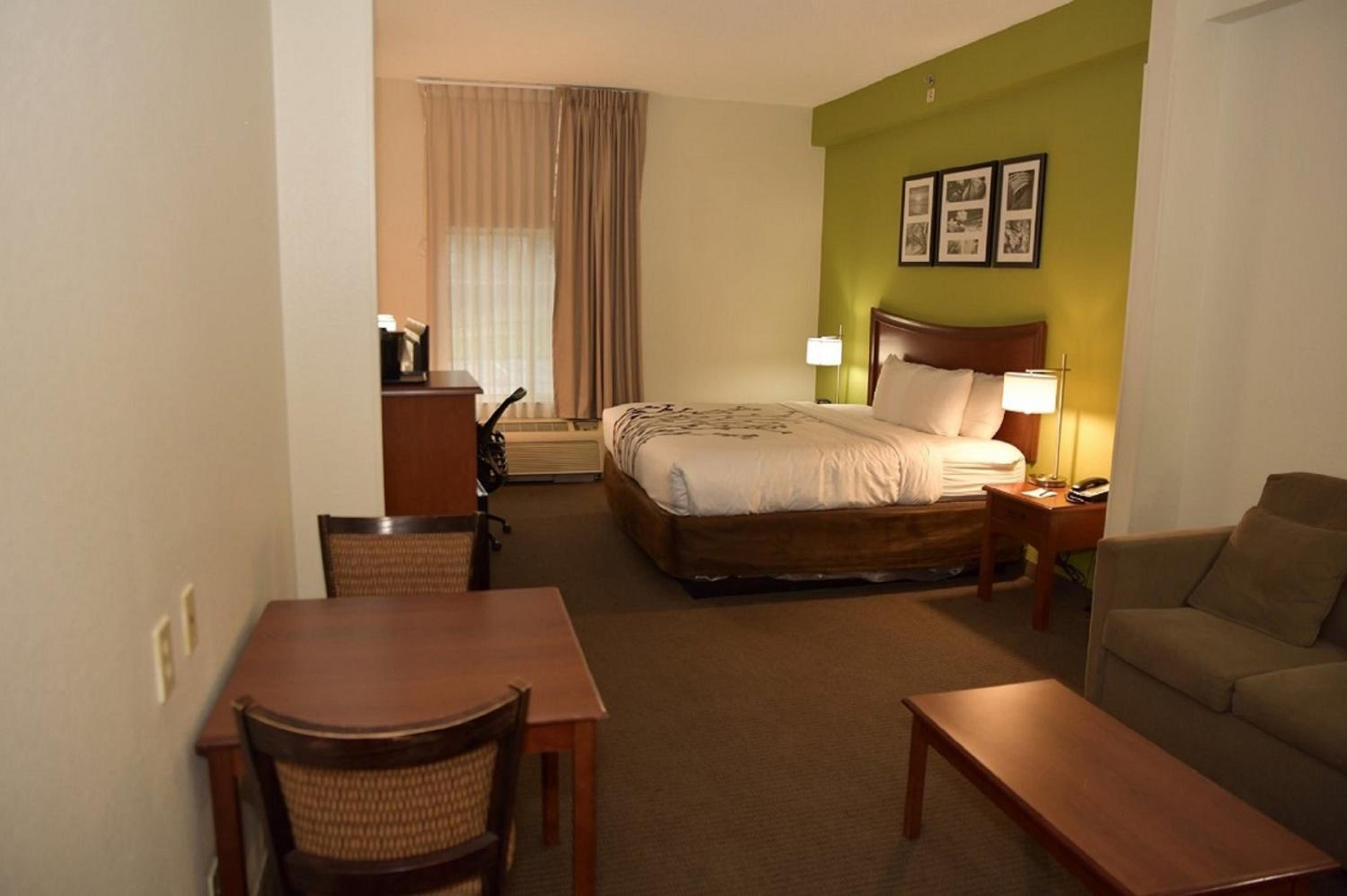 Standard King Room - Non-Smoking  - Photo 2