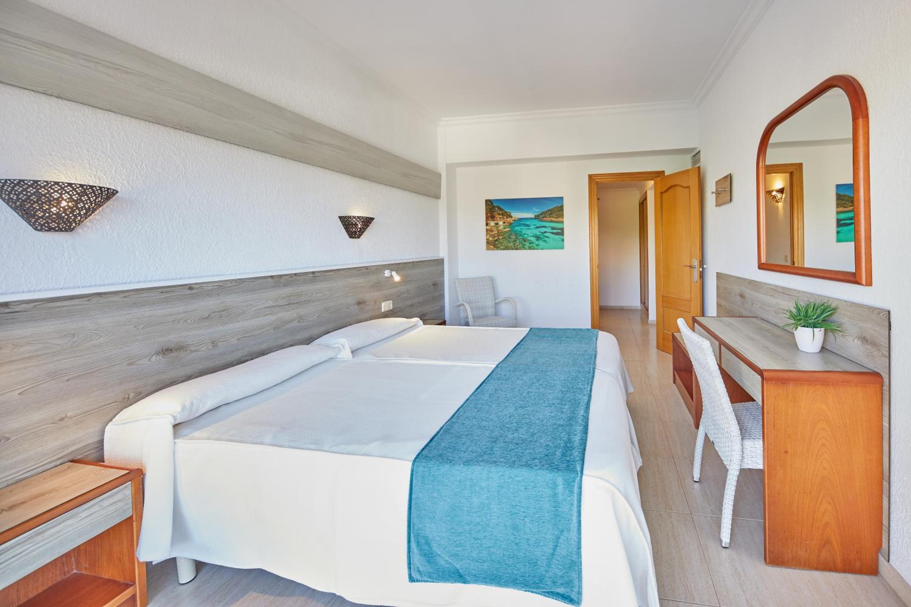 One-Bedroom Apartment (3 Adults + 2 Children) photo 2