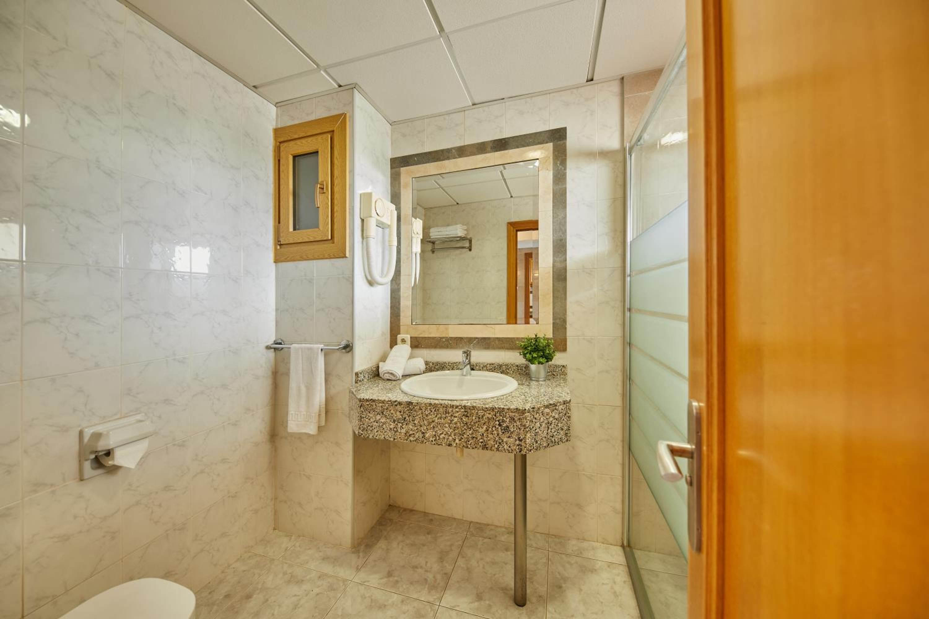 Two-Bedroom Apartment (2 Adults + 2 Children) photo 2