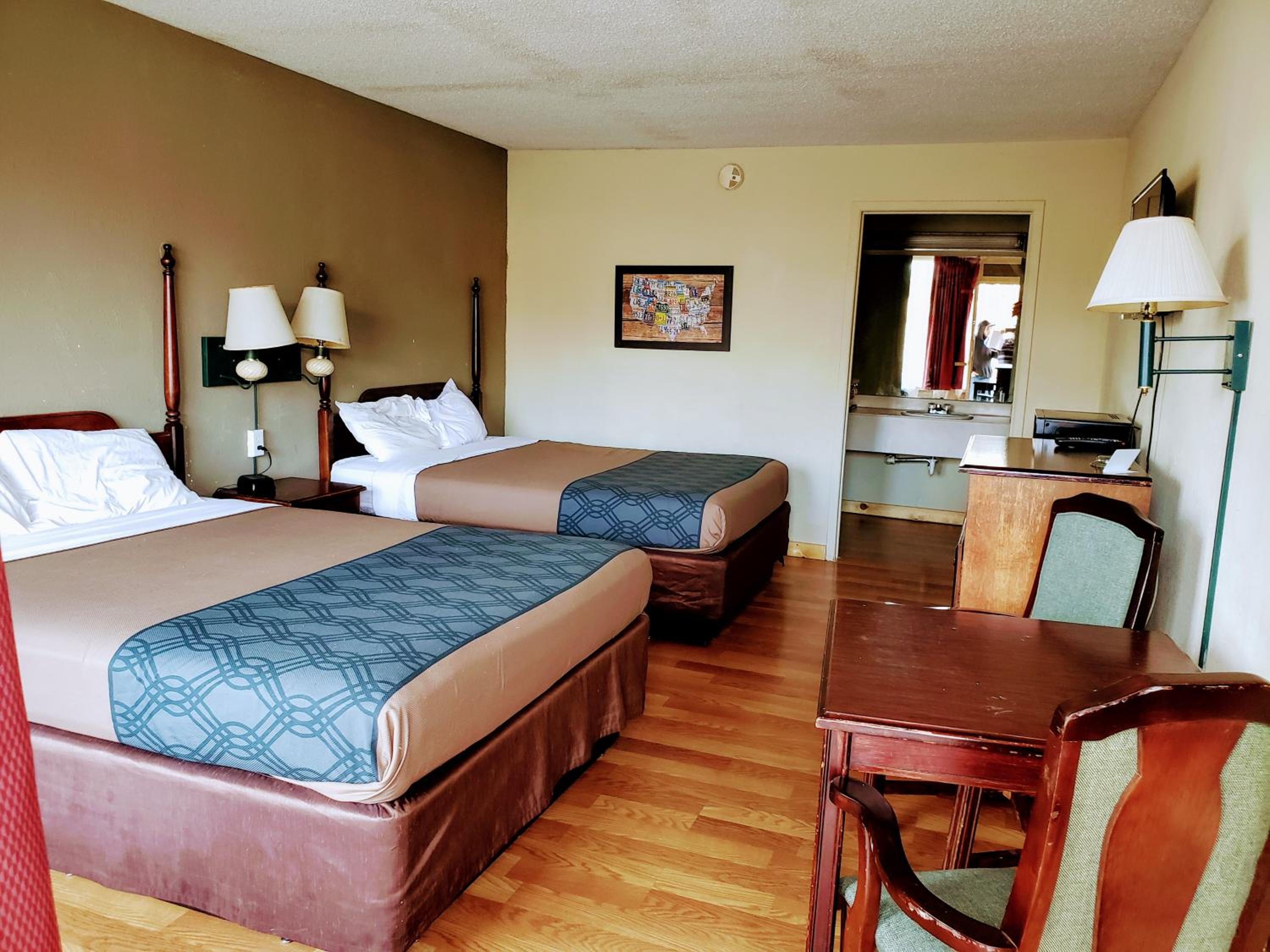 Queen Room with Two Queen Beds - Smoking - Photo 1