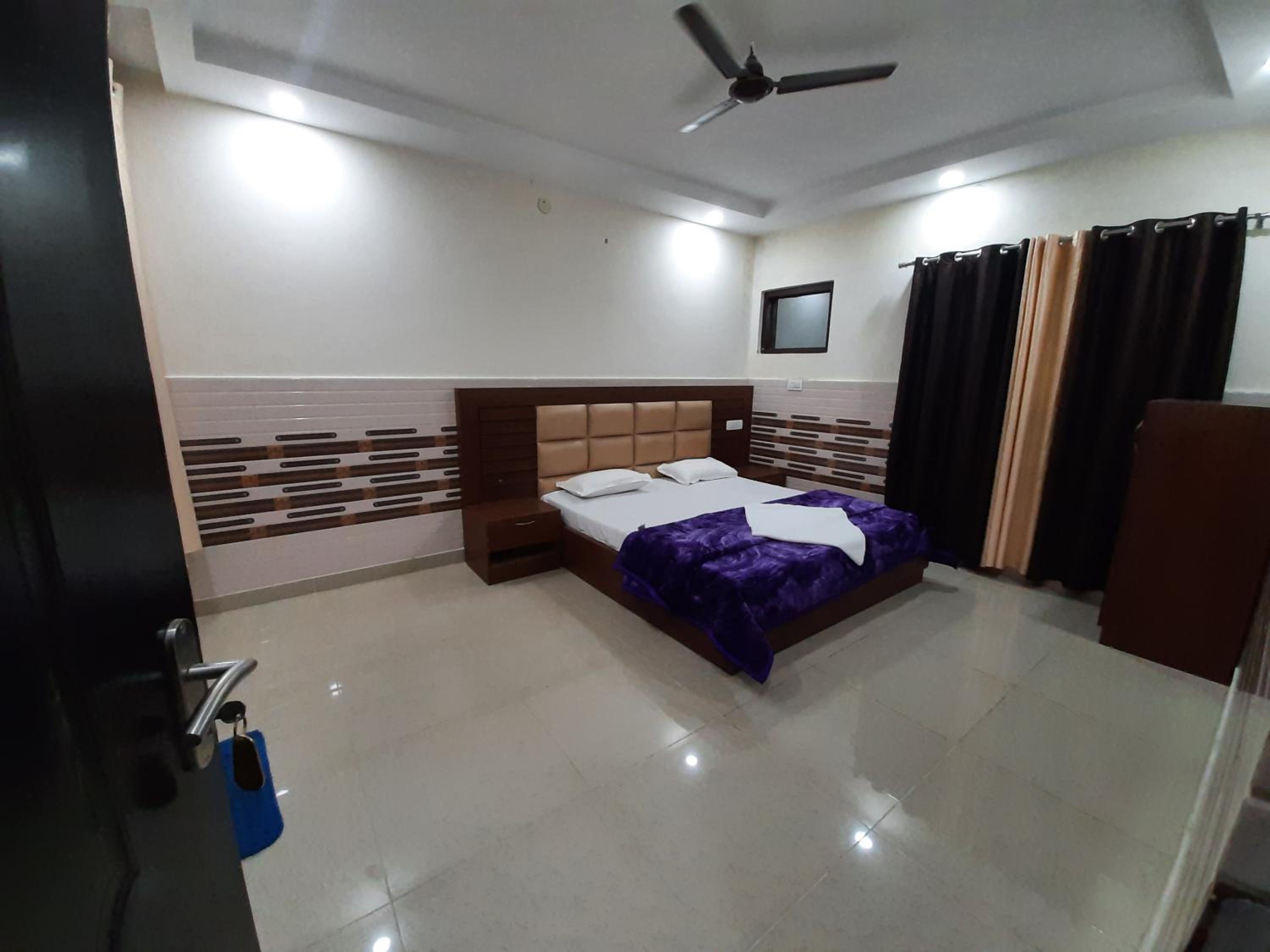 Deluxe Double Room - Photo 13