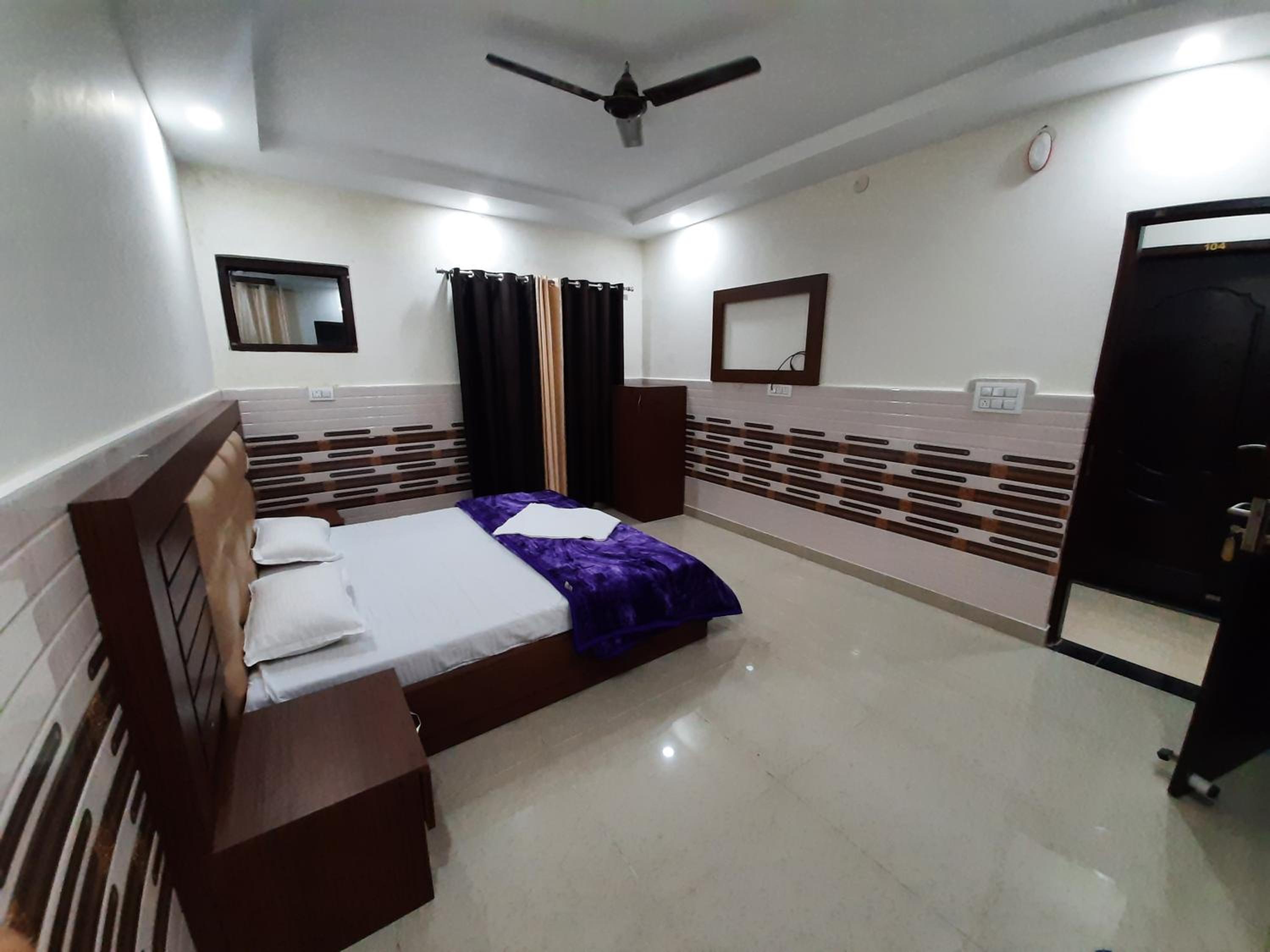 Deluxe Double Room - Photo 11