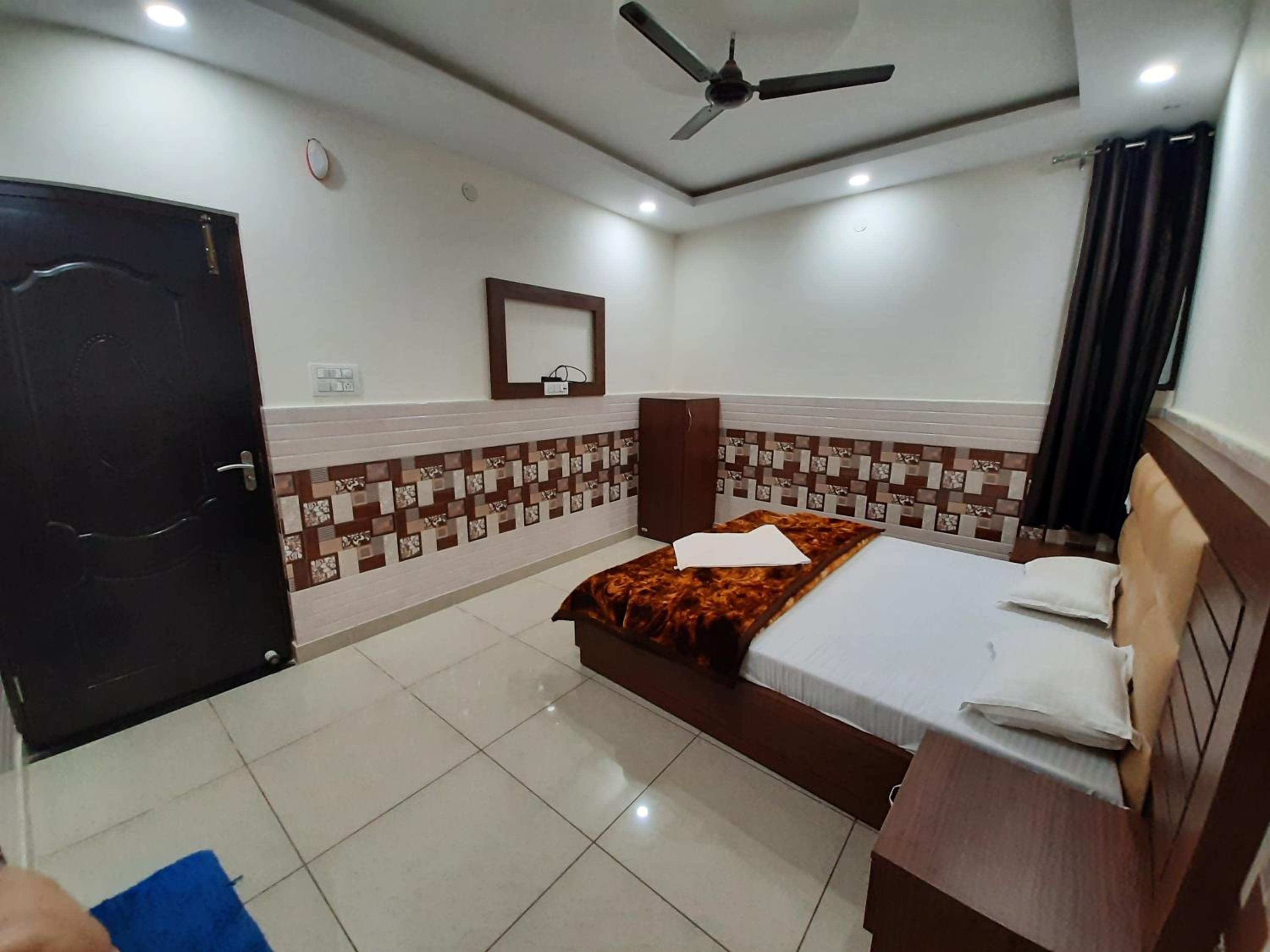 Deluxe Double Room - Photo 8