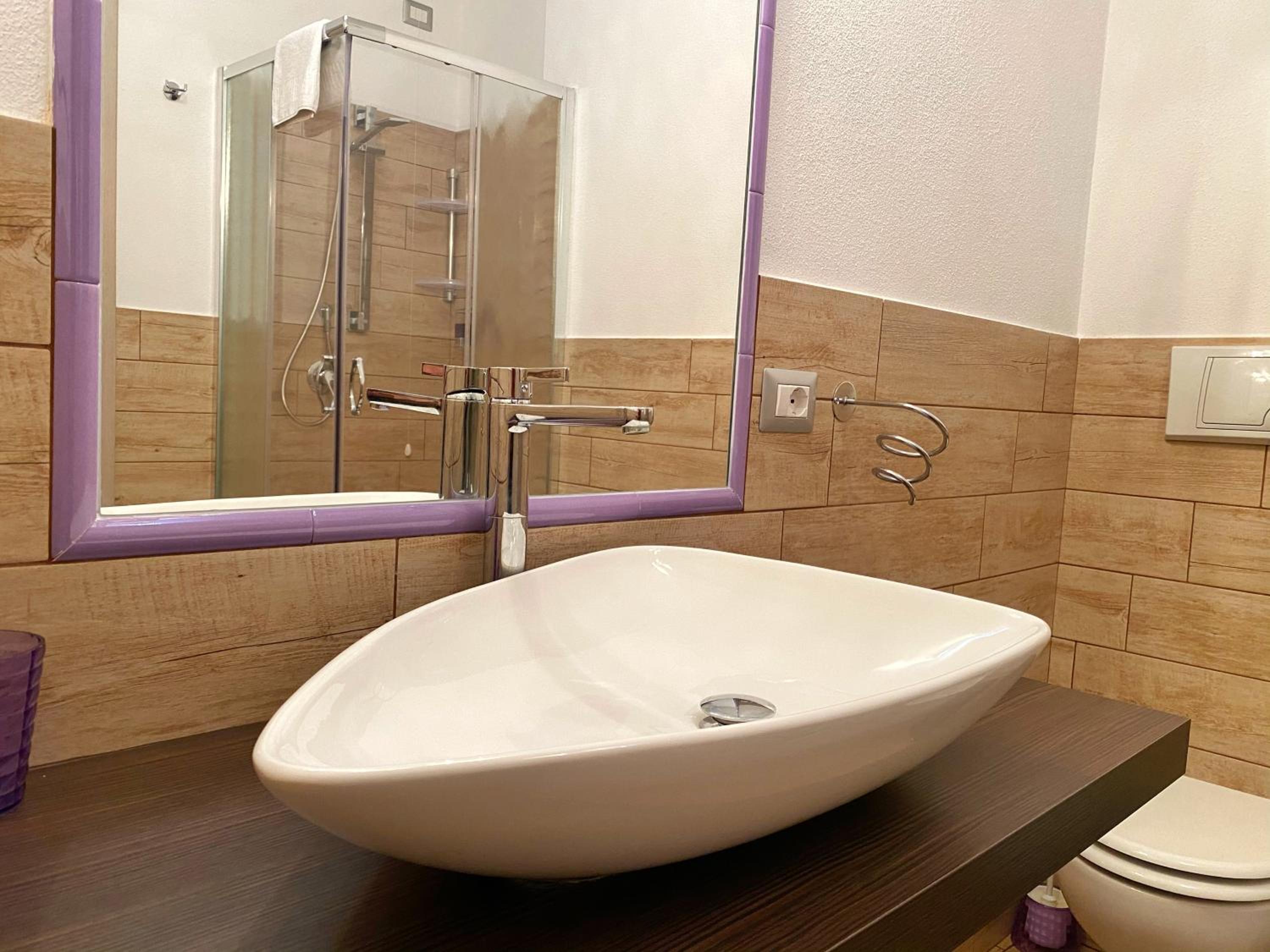 Triple Room with Private Bathroom - Photo 10