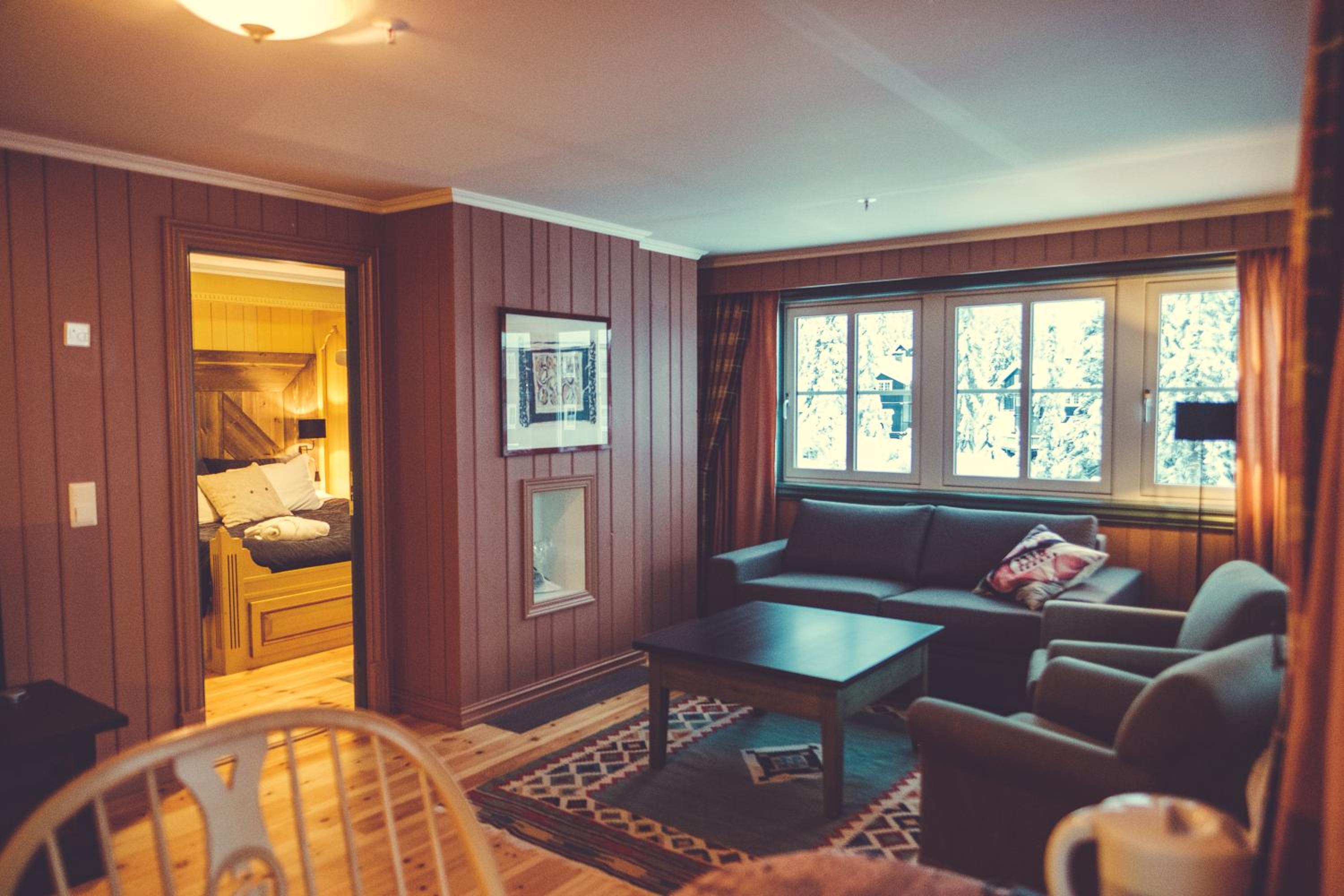 Suite - Photo 1