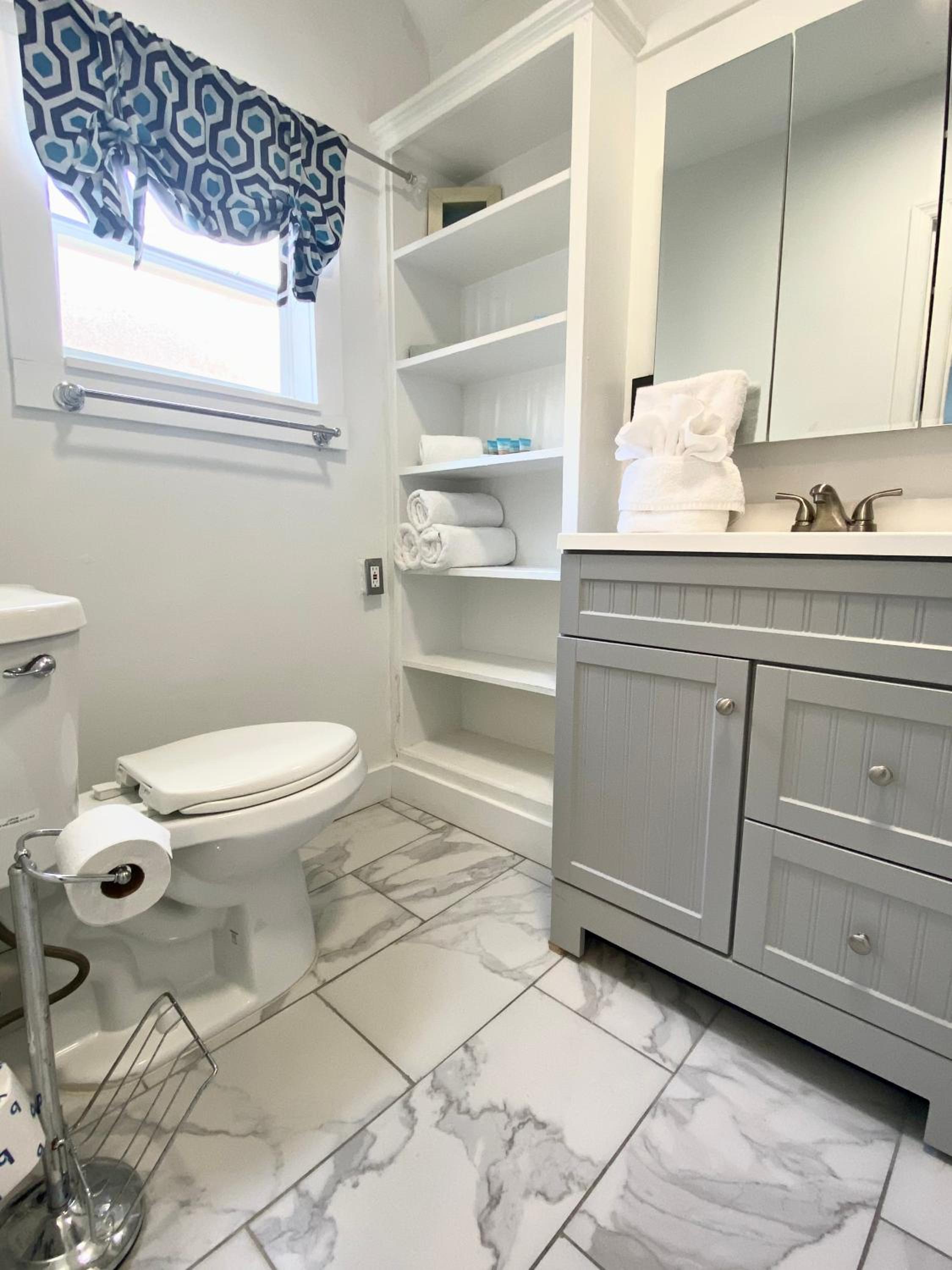 Deluxe King One-Bedroom Apartment - Photo 3