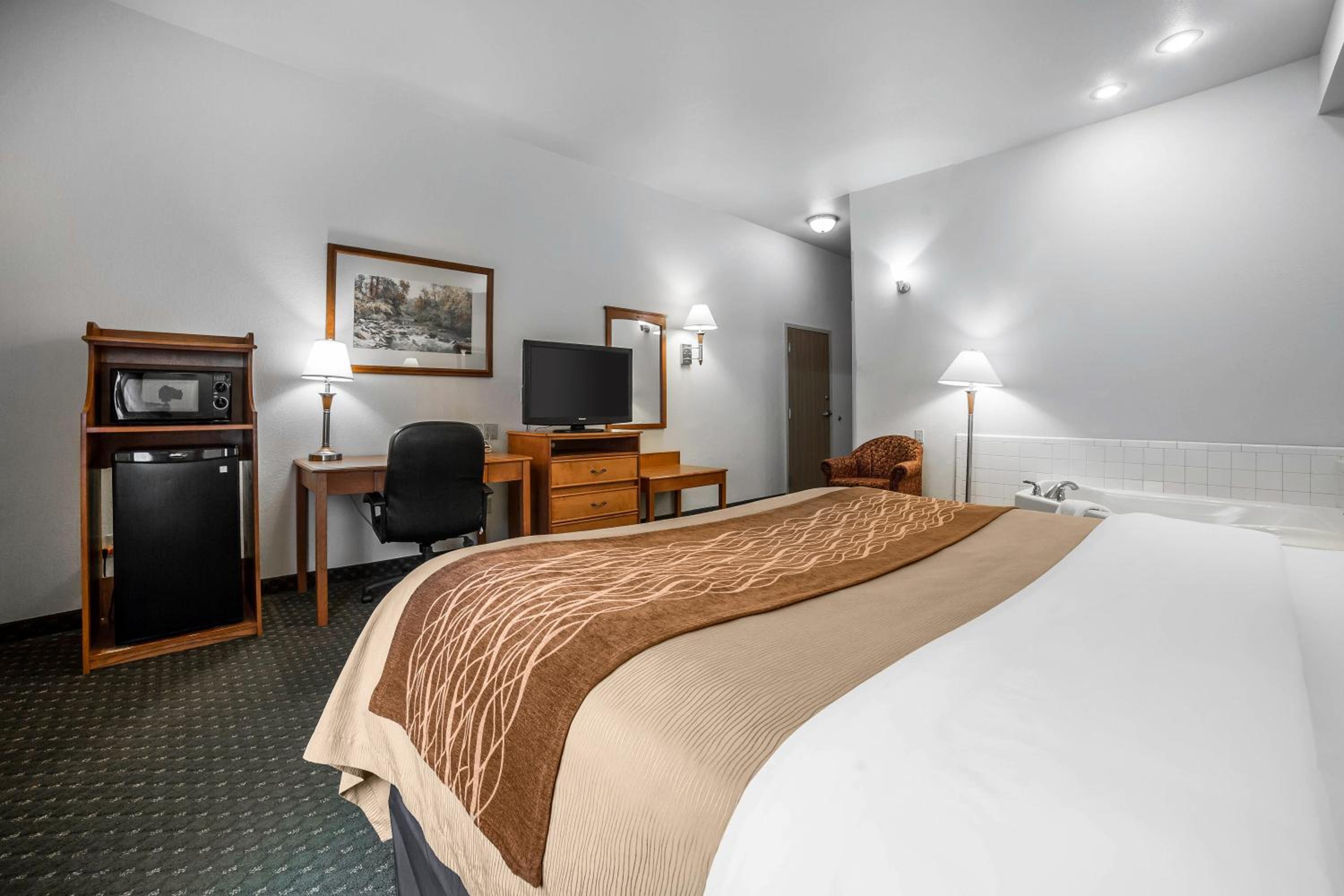 King Room - Non-Smoking - Photo 1