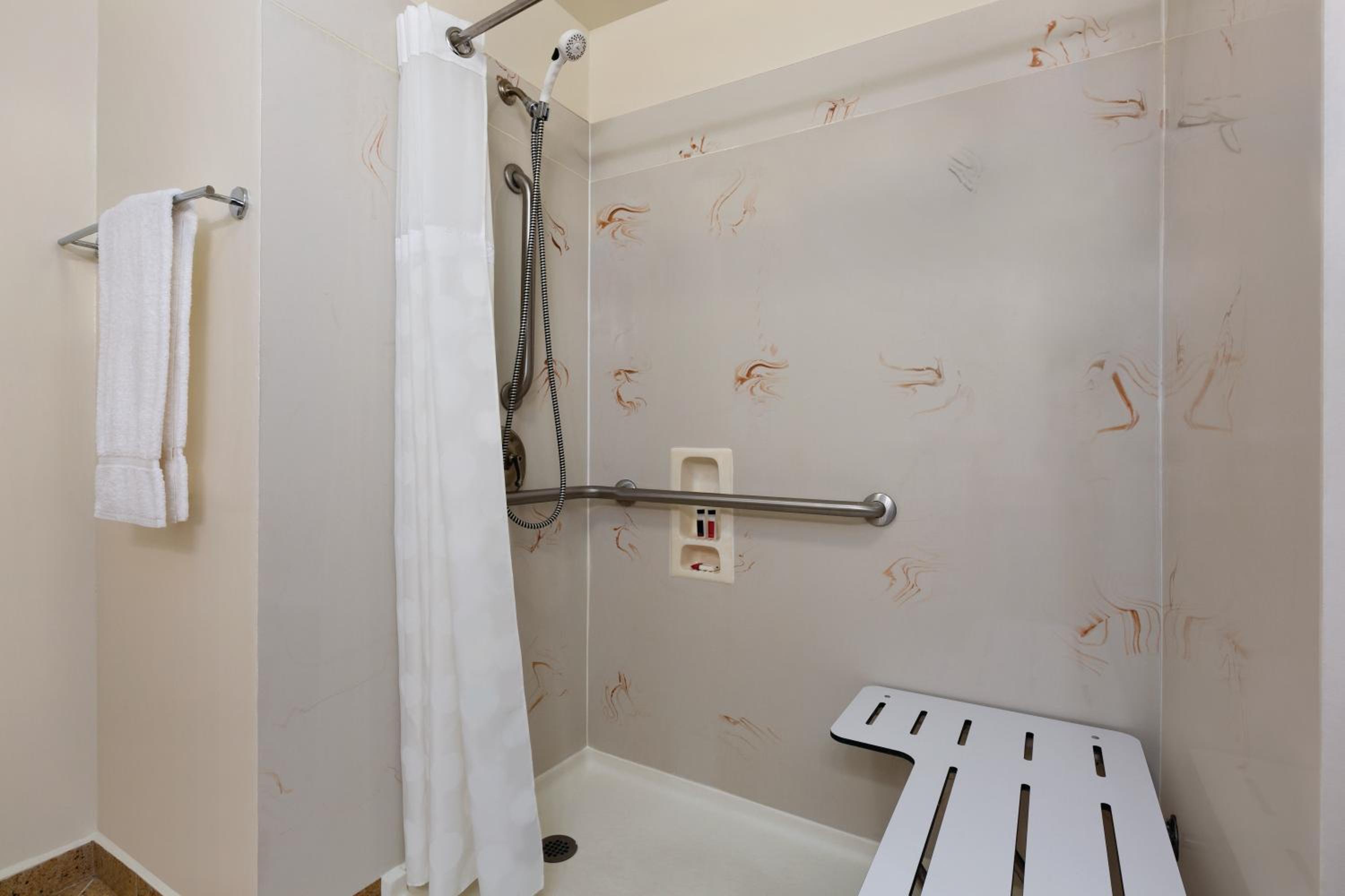 King Room - Mobility Access/Non-Smoking - Photo 4