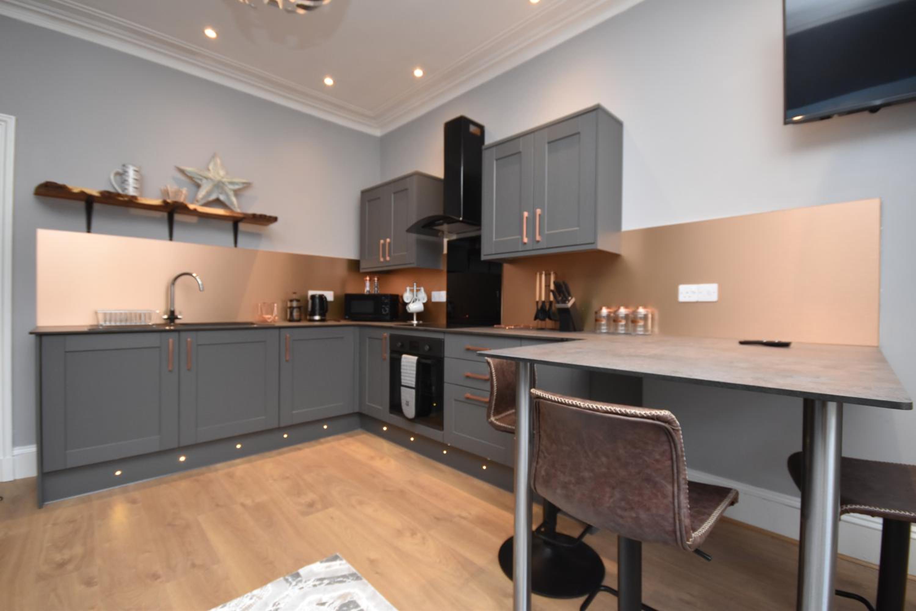 One-Bedroom Apartment photo 3
