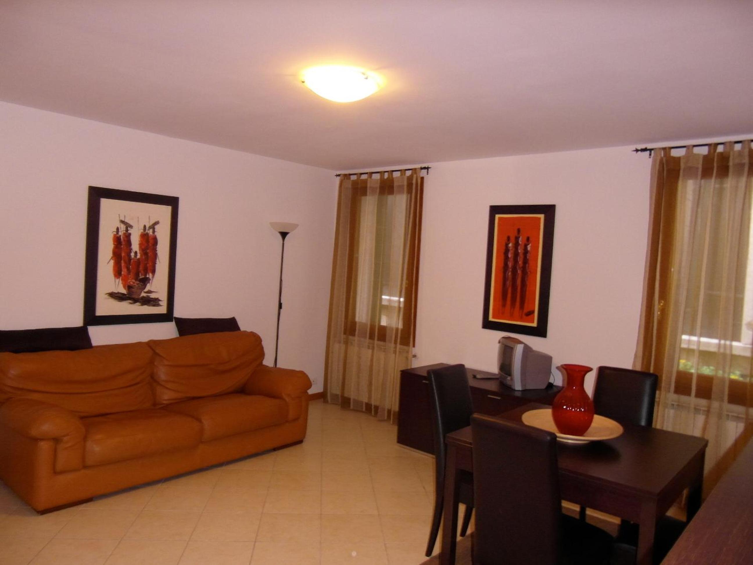 One-Bedroom Apartment photo 1
