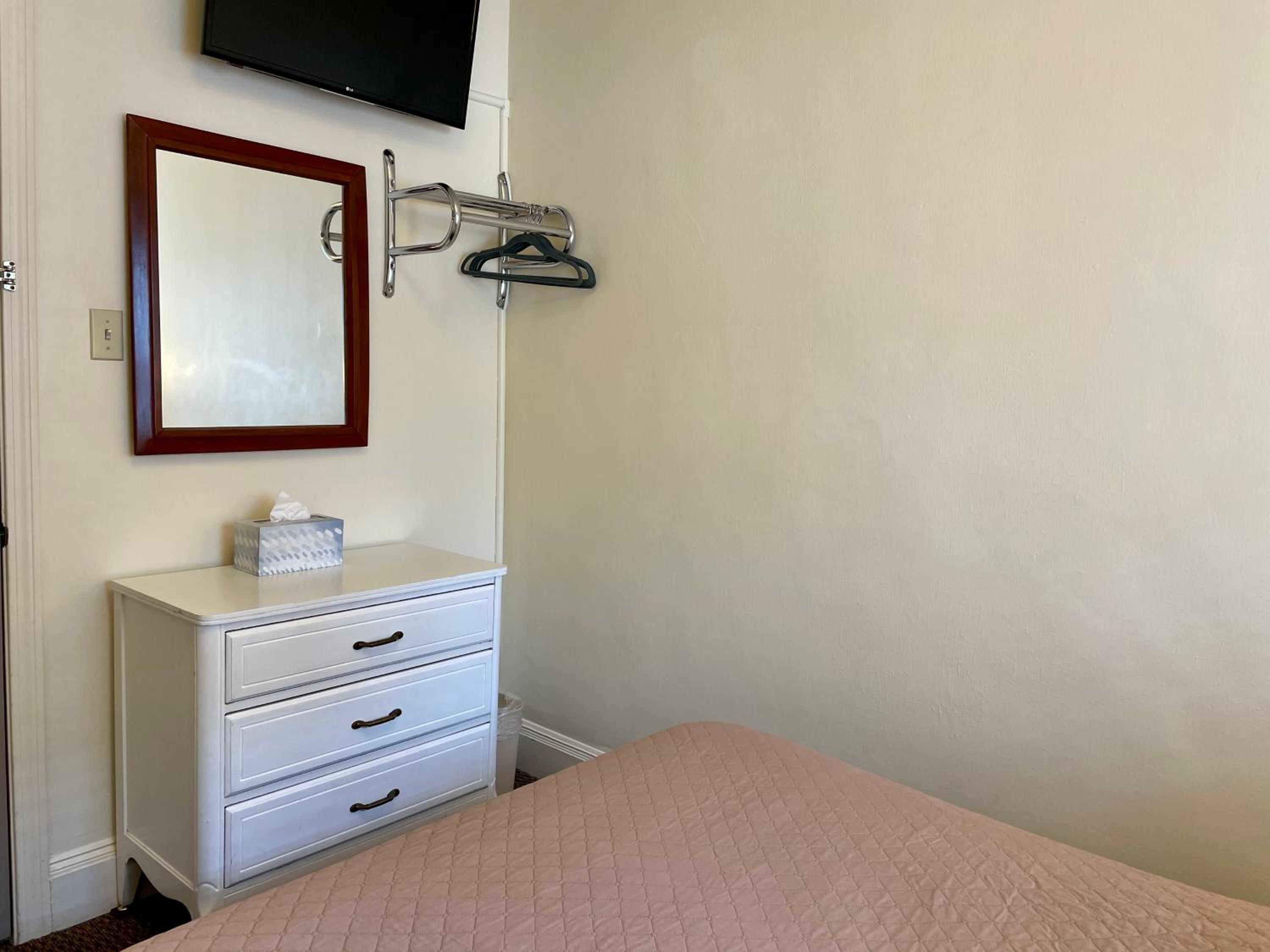 Single Room with Shared Bathroom photo 2
