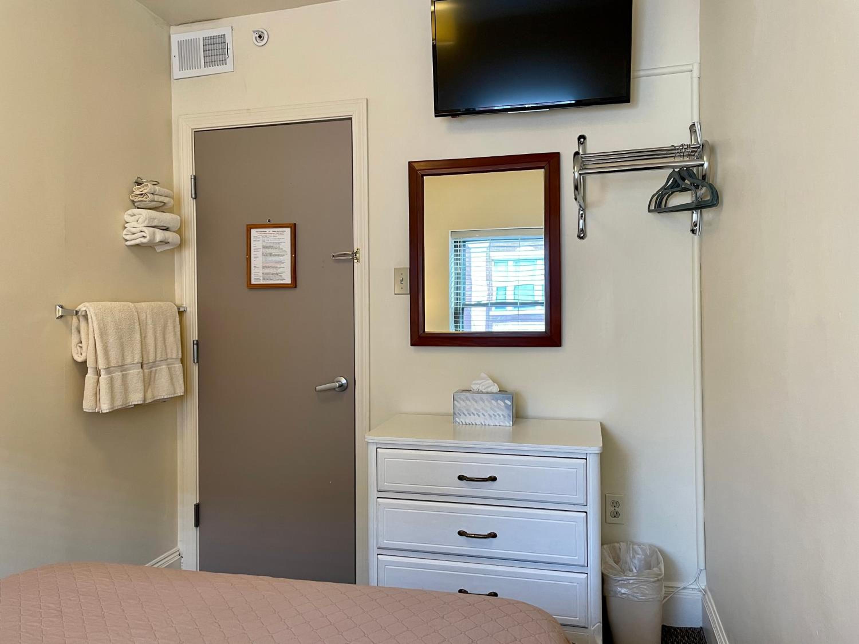 Single Room with Shared Bathroom photo 1