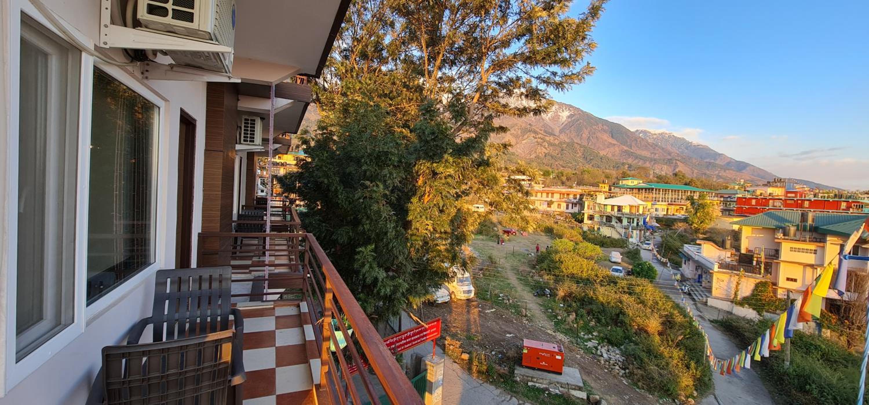 Deluxe Double Room with Balcony - Photo 6