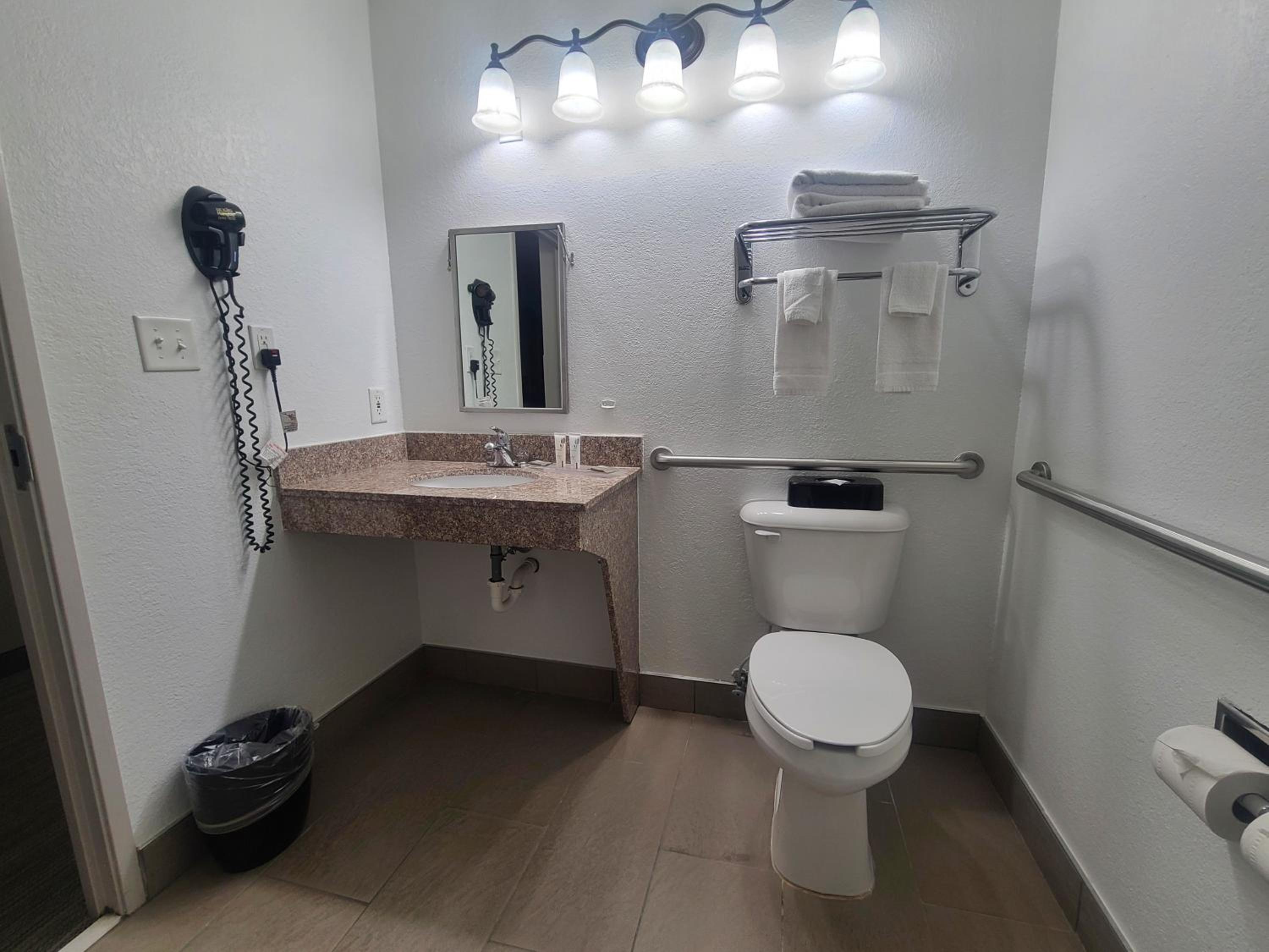 King Room - Disability Access/Non-Smoking - Photo 3