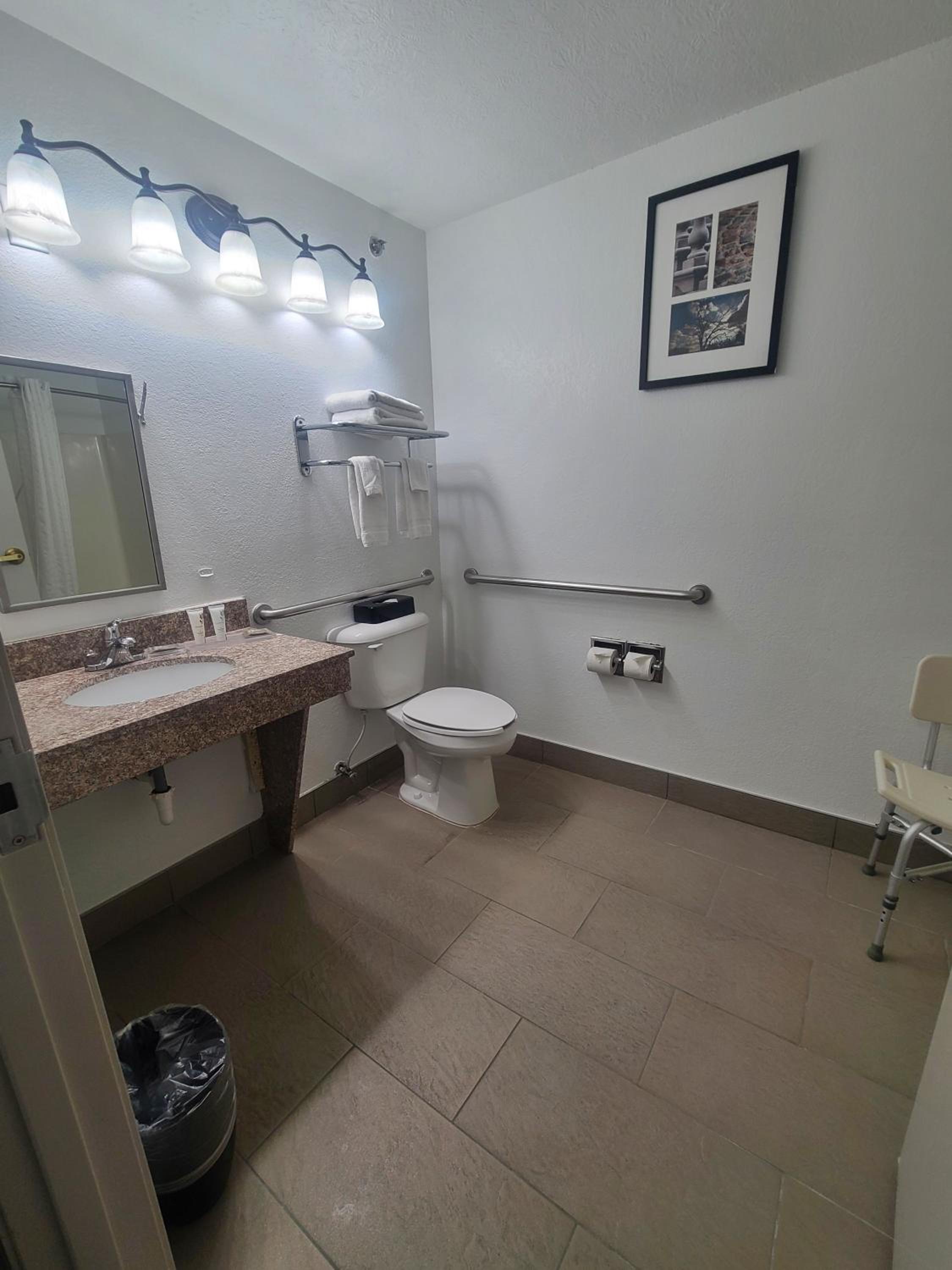 King Room - Disability Access/Non-Smoking - Photo 4