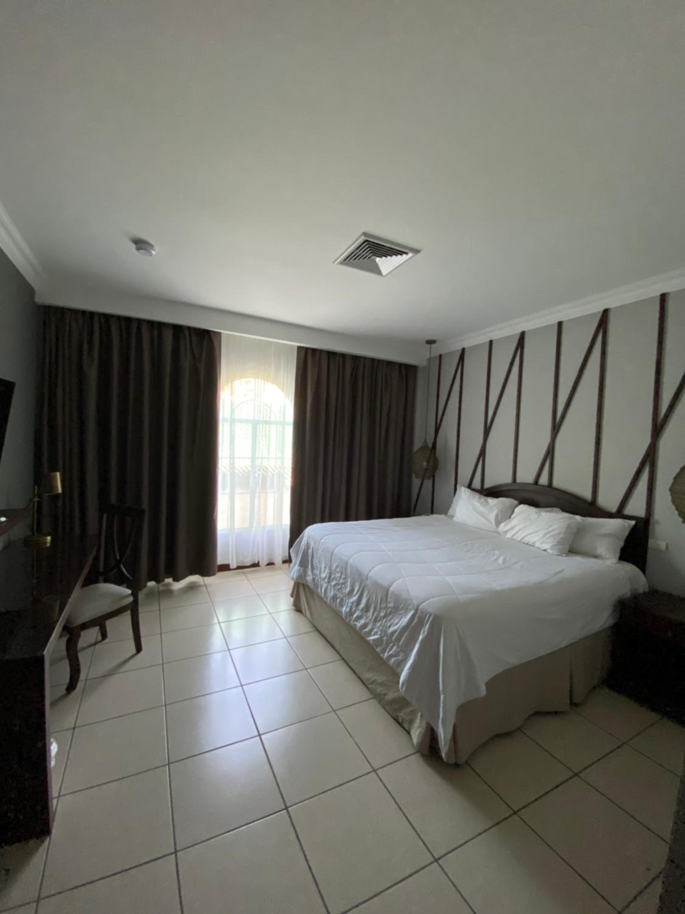 Standard King Room photo 2