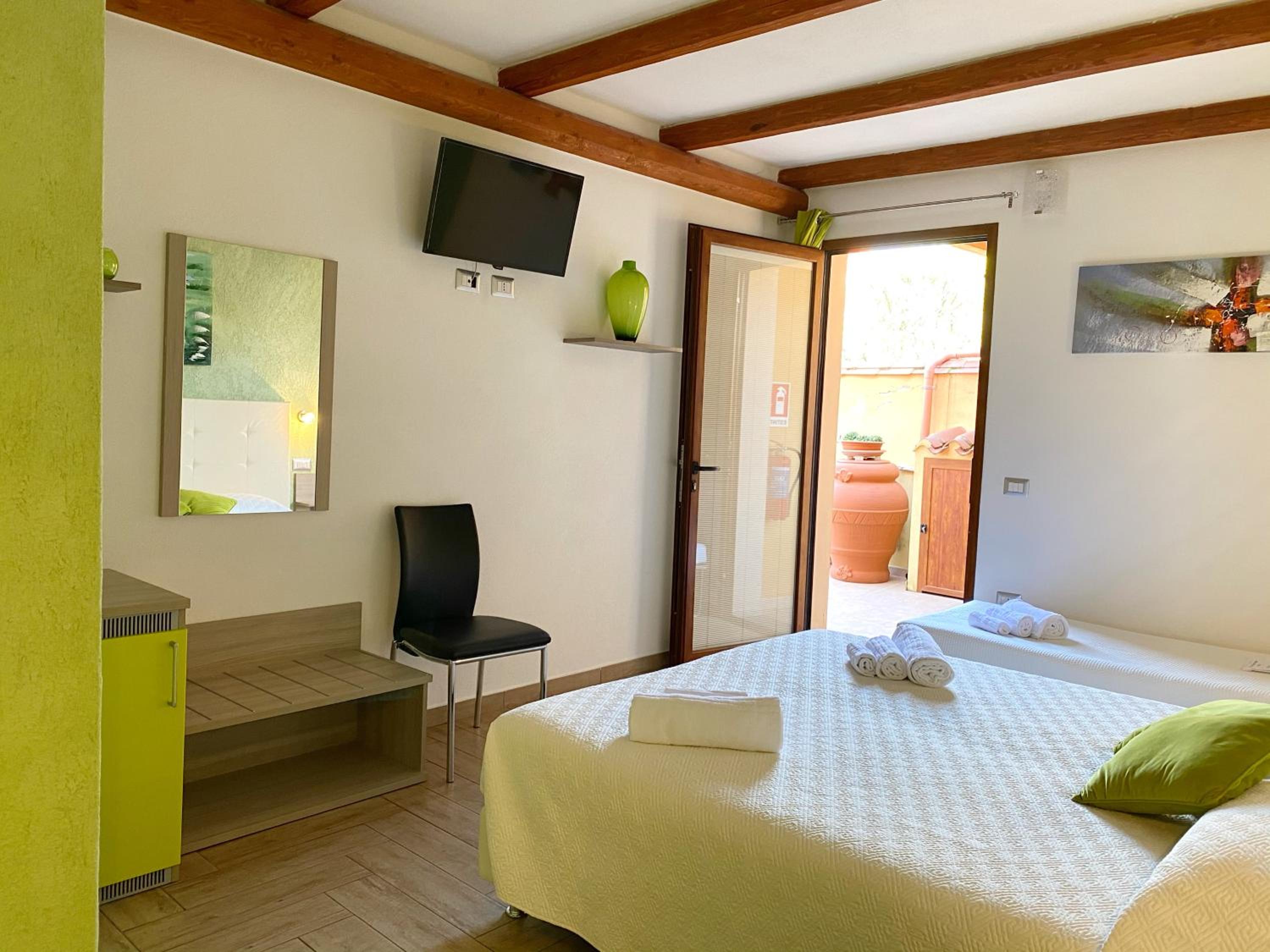 Comfort Triple Room with Shower photo 2