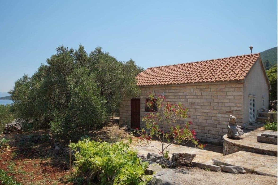 One-Bedroom House - Photo 4