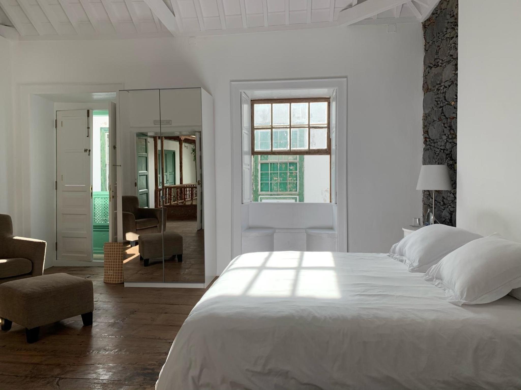 Deluxe Double or Twin Room - Photo 17