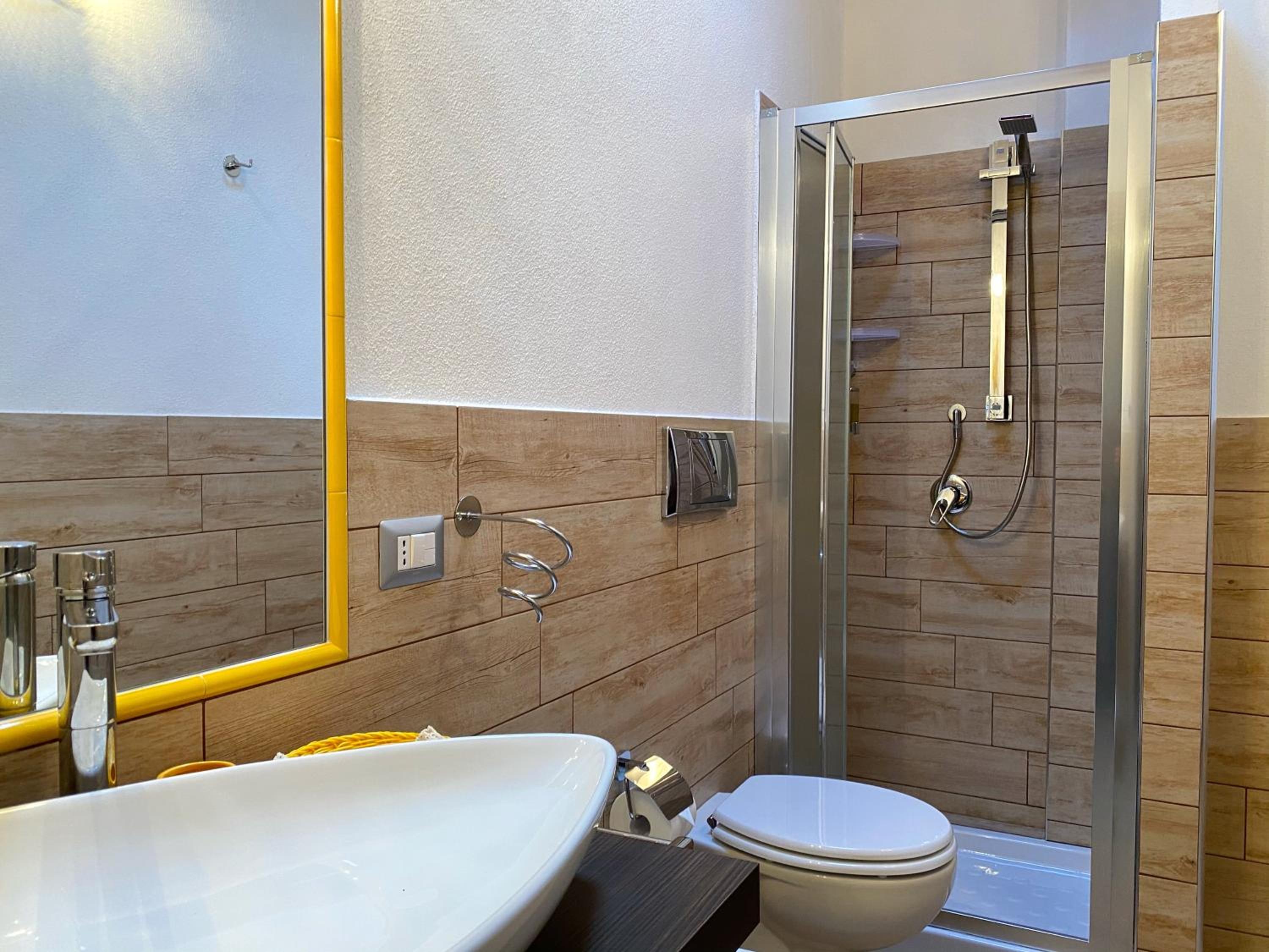 Family Room with Private Bathroom - Photo 6