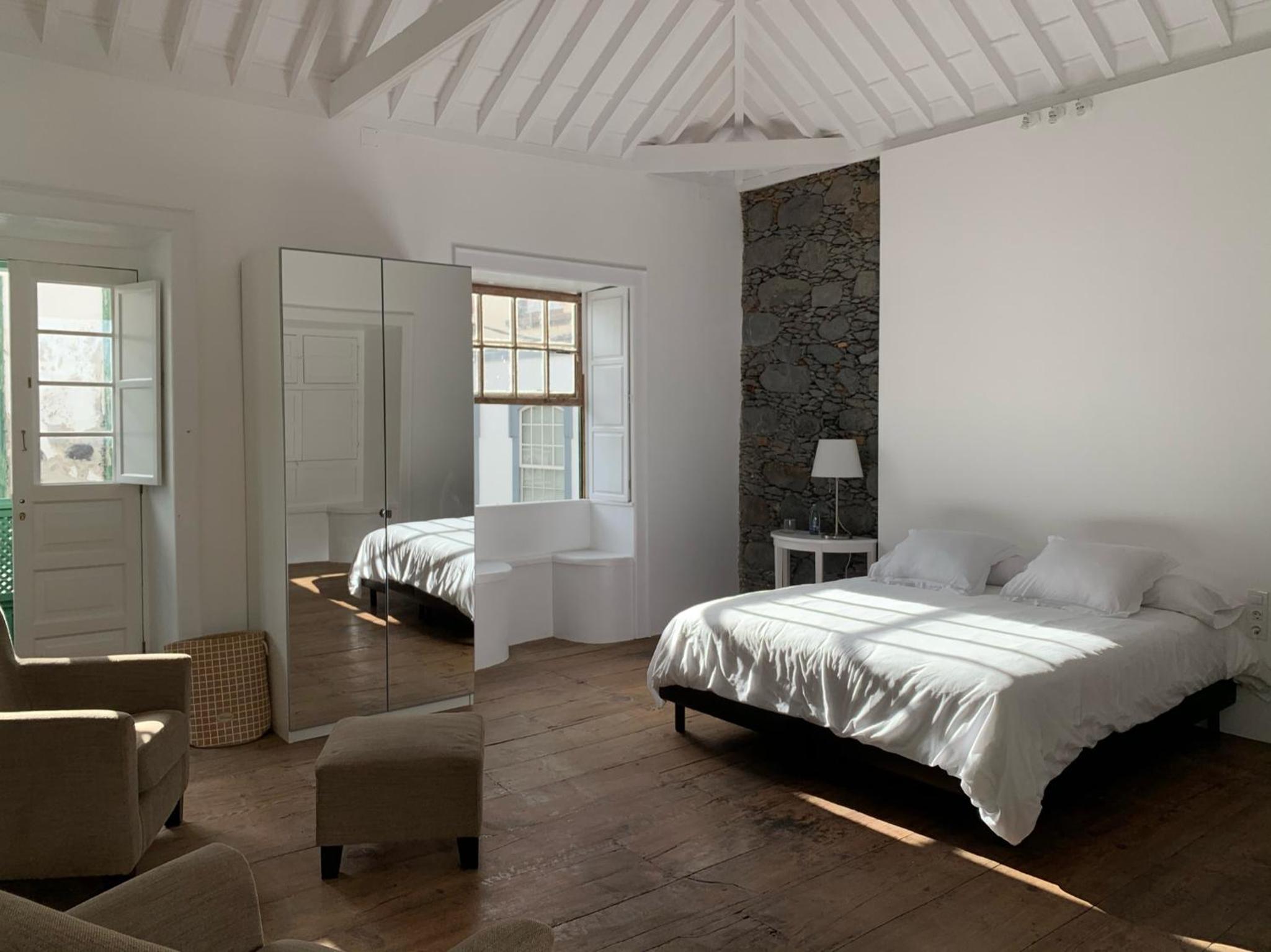 Deluxe Double or Twin Room - Photo 13
