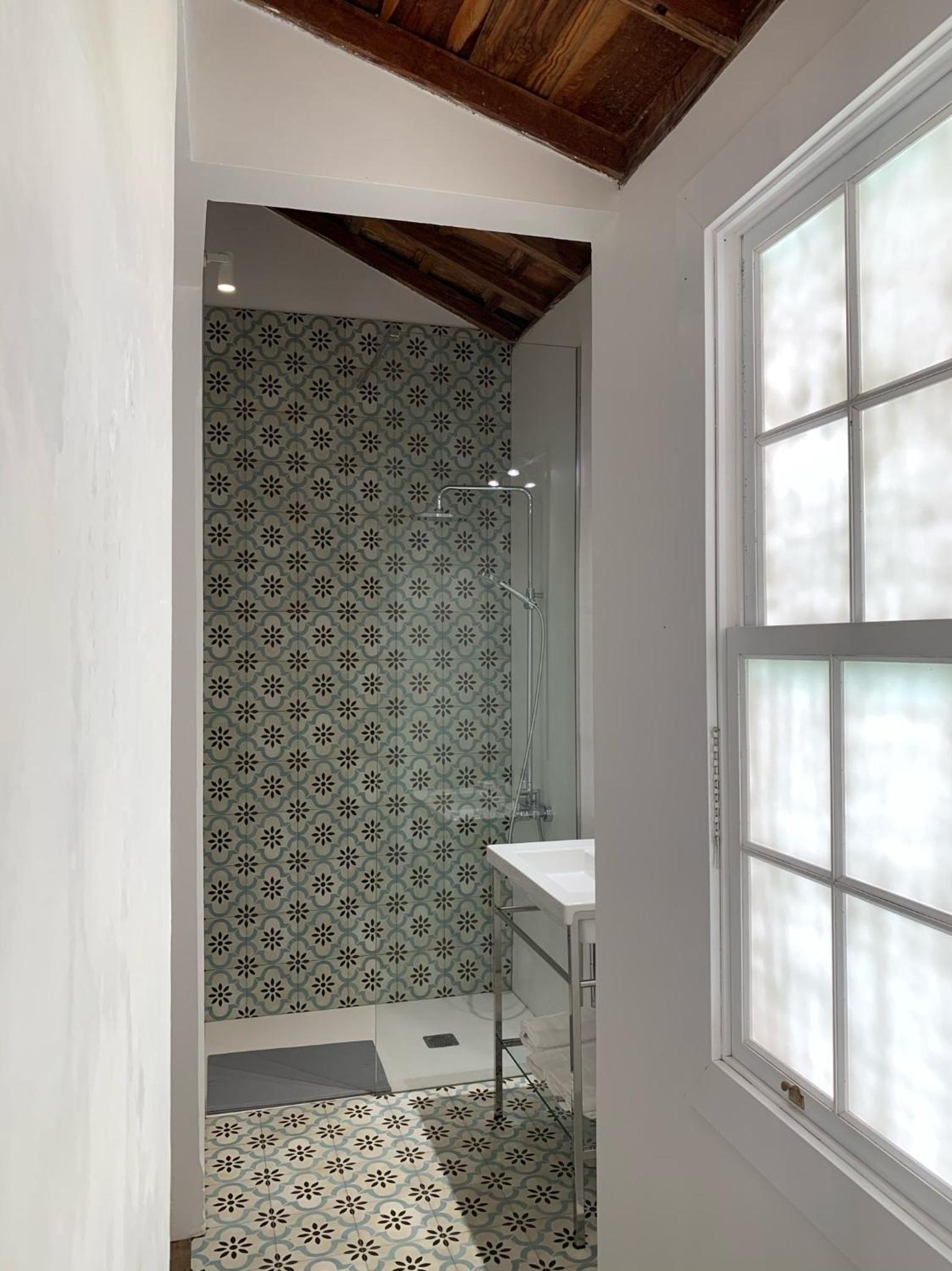 Large Double Room - Photo 4
