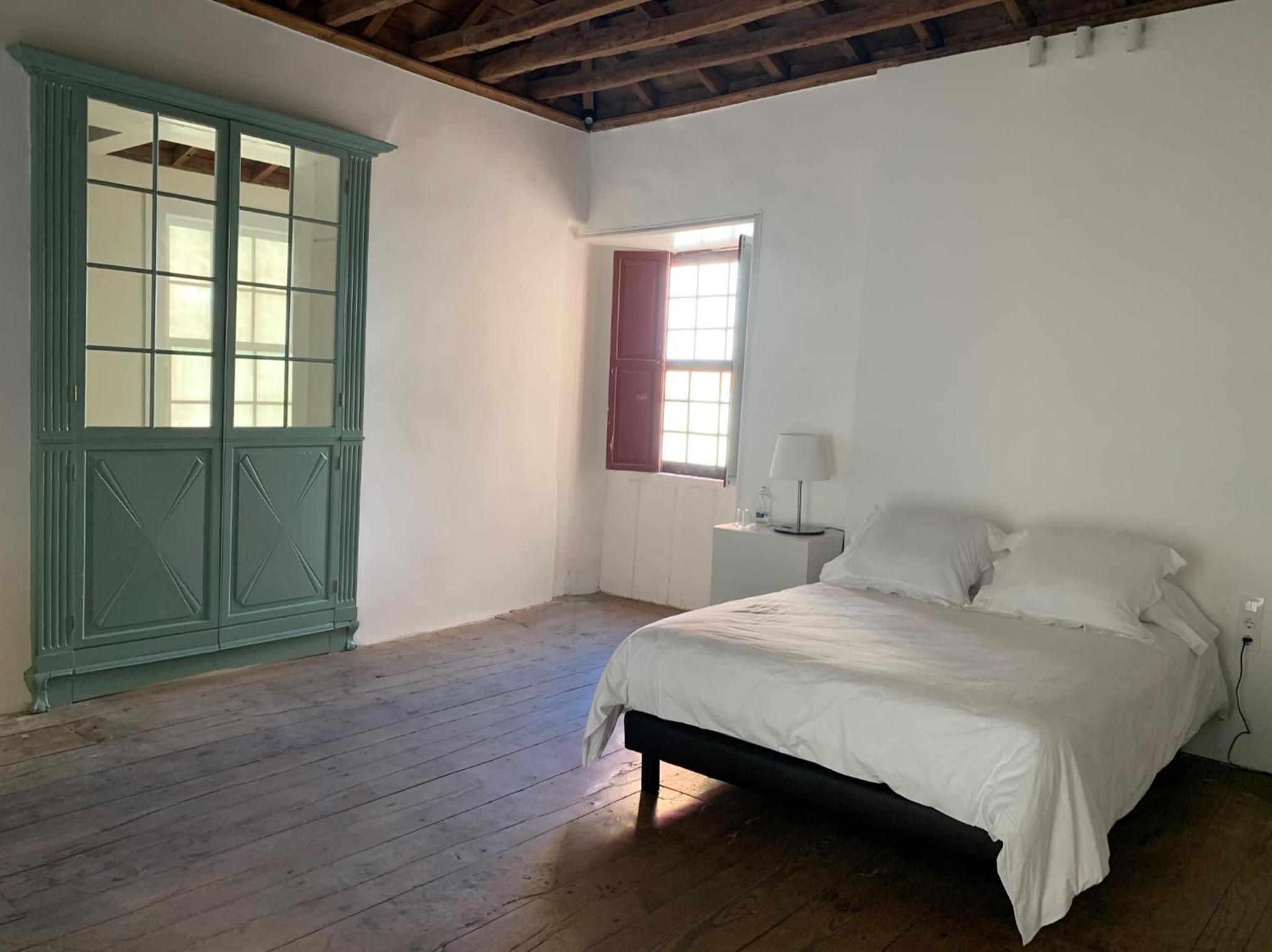 Large Double Room - Photo 7