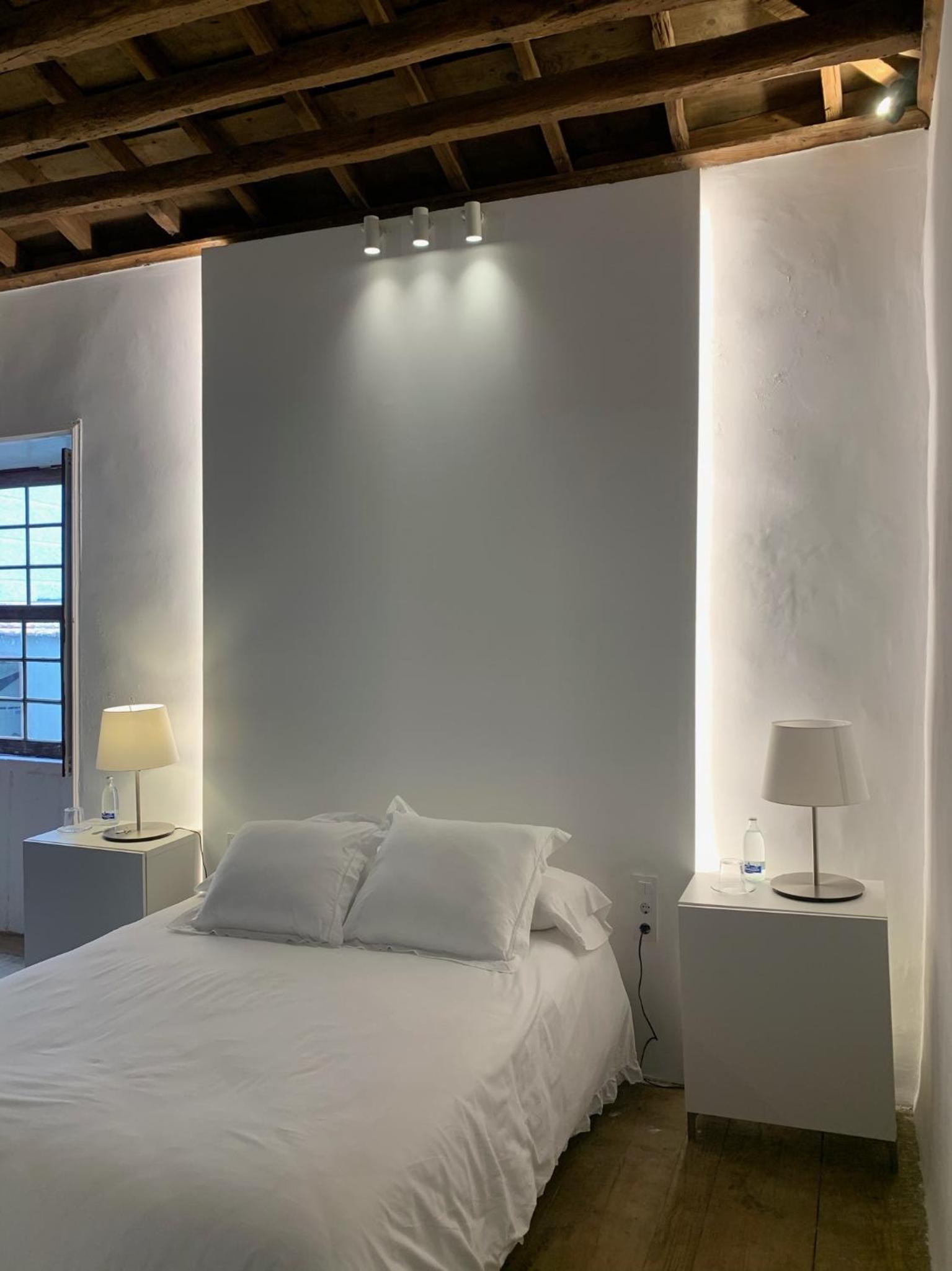 Large Double Room - Photo 2