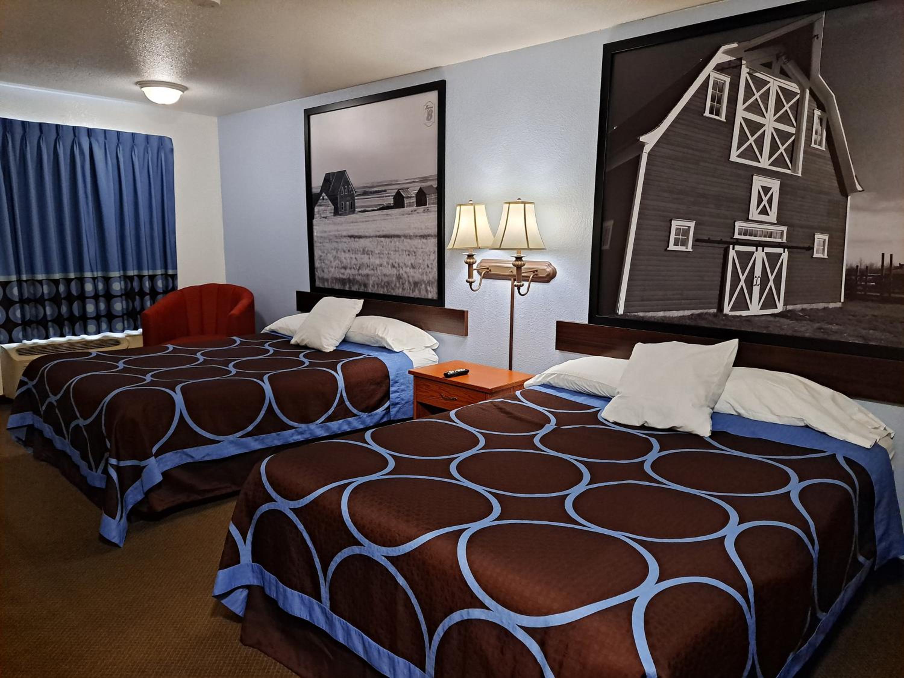 Queen Room with Two Queen Beds - Non-Smoking - Photo 1