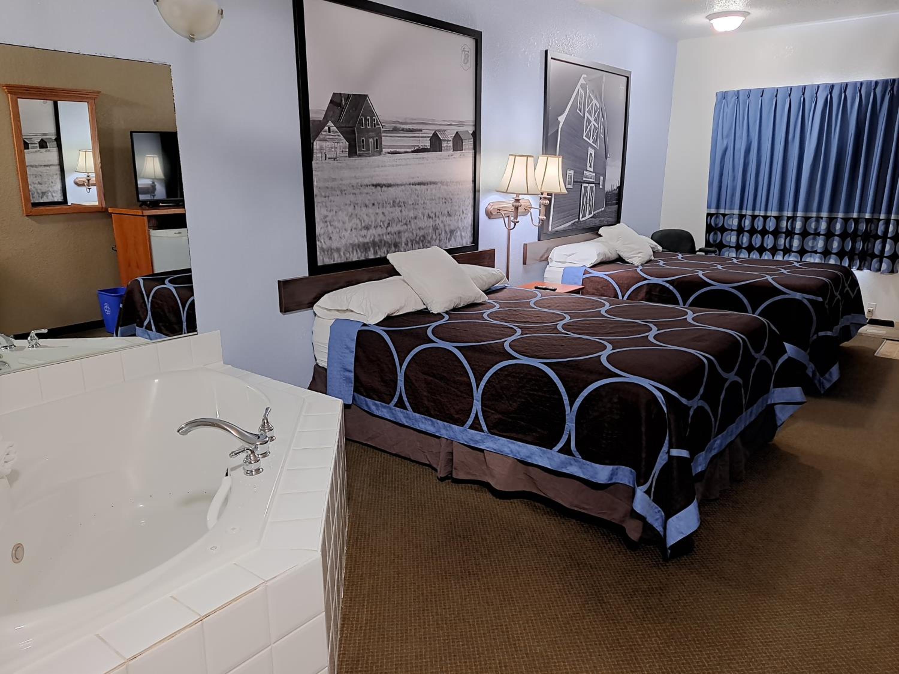 Queen Suite - Non-Smoking - Photo 1