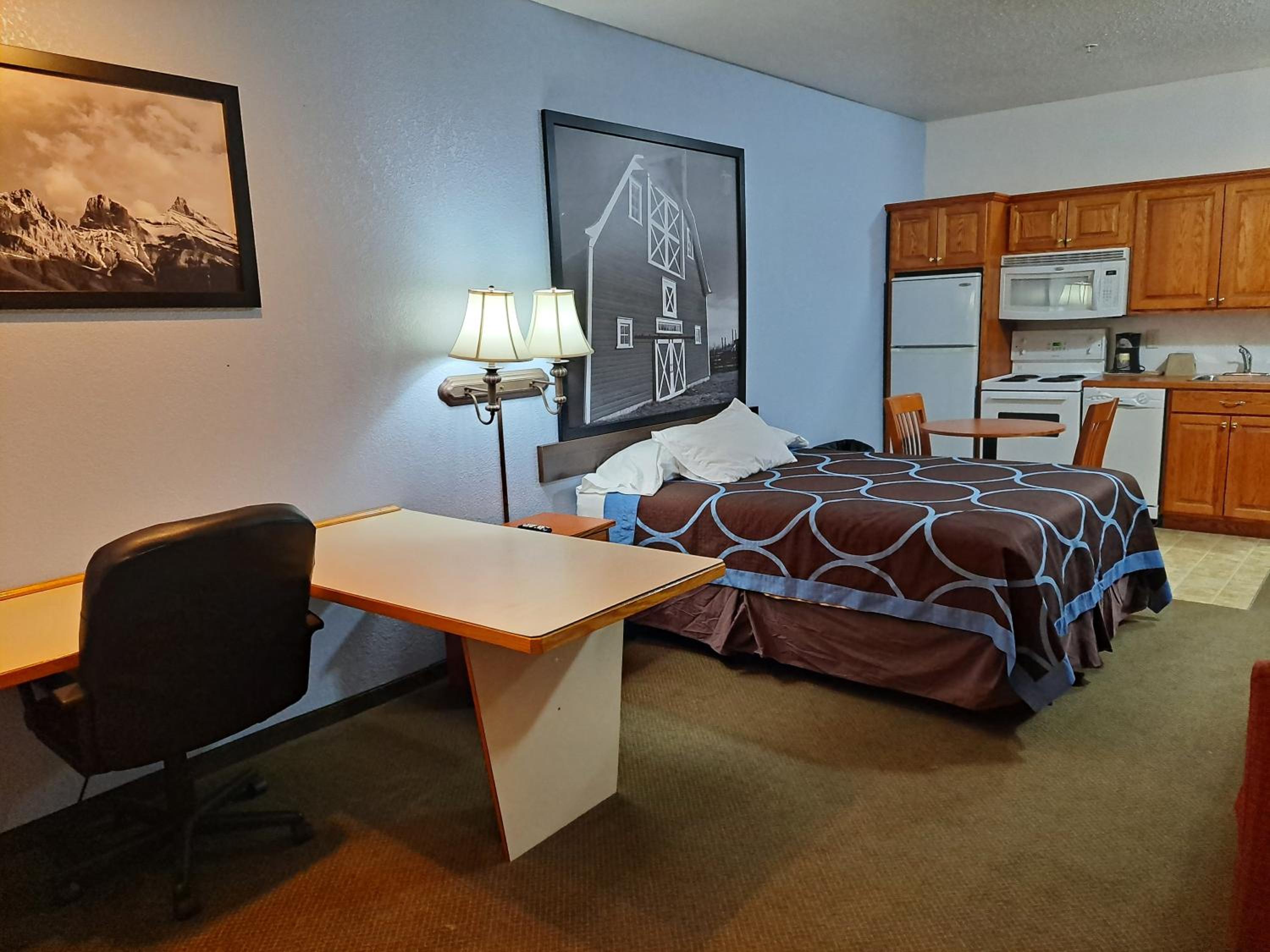 Business Suite with One Double Bed - First Floor - Non-Smoking - Photo 1