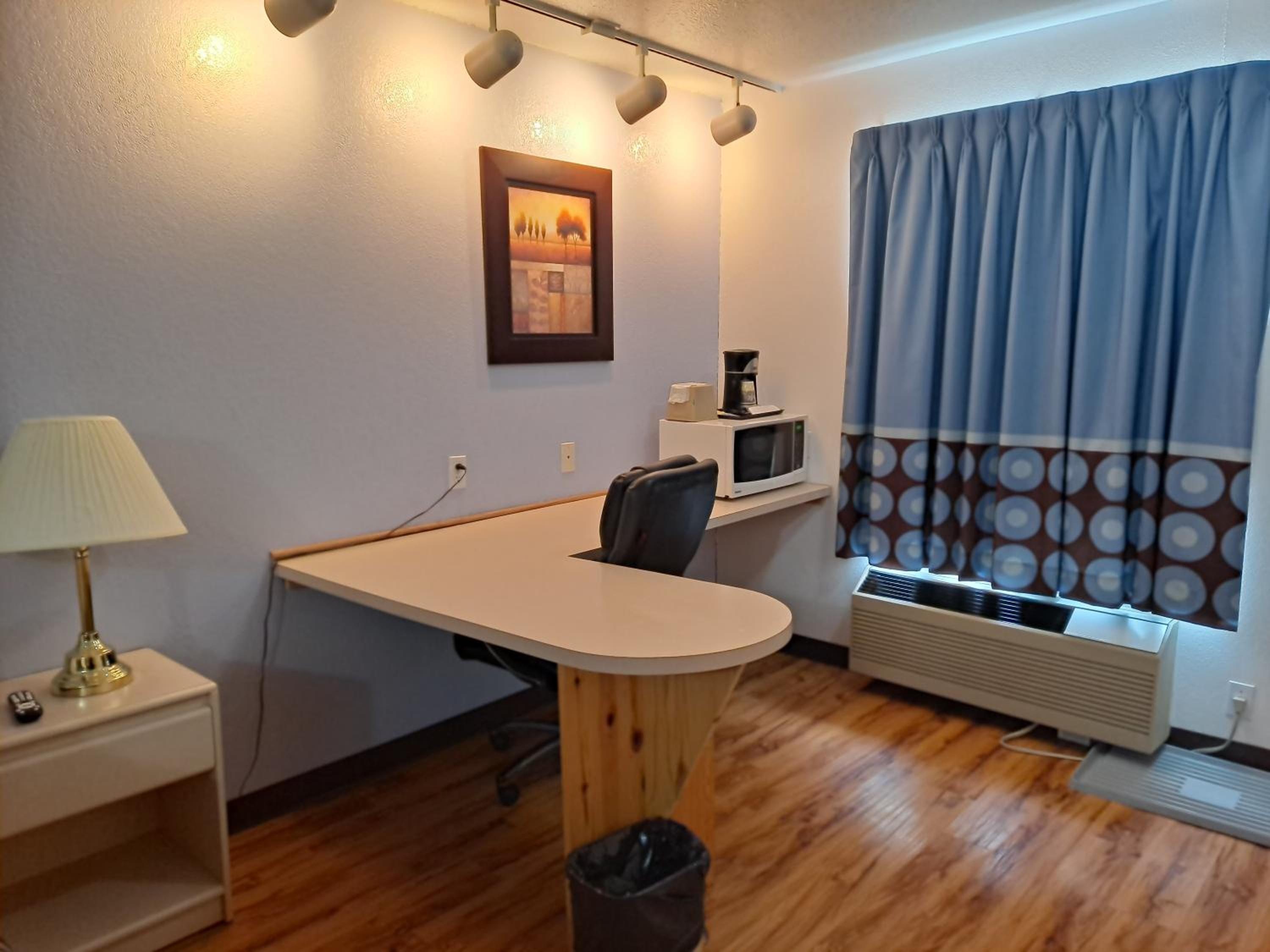 Business King Room - Non-Smoking - Photo 2