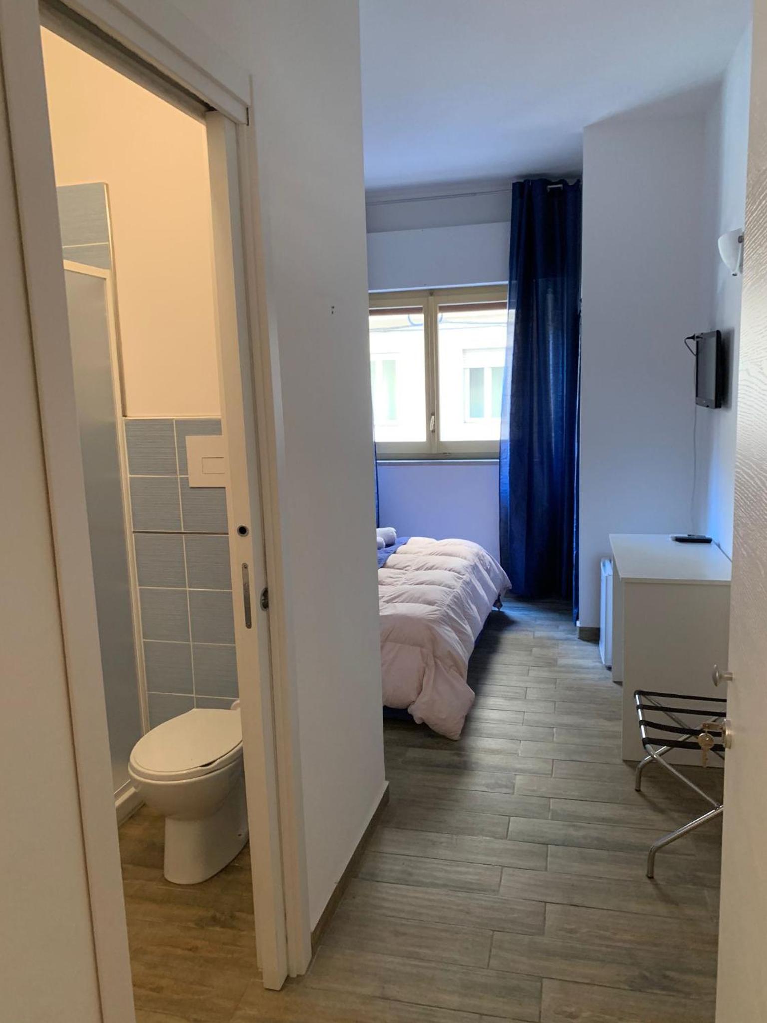 Deluxe Double or Twin Room with City View - Photo 4