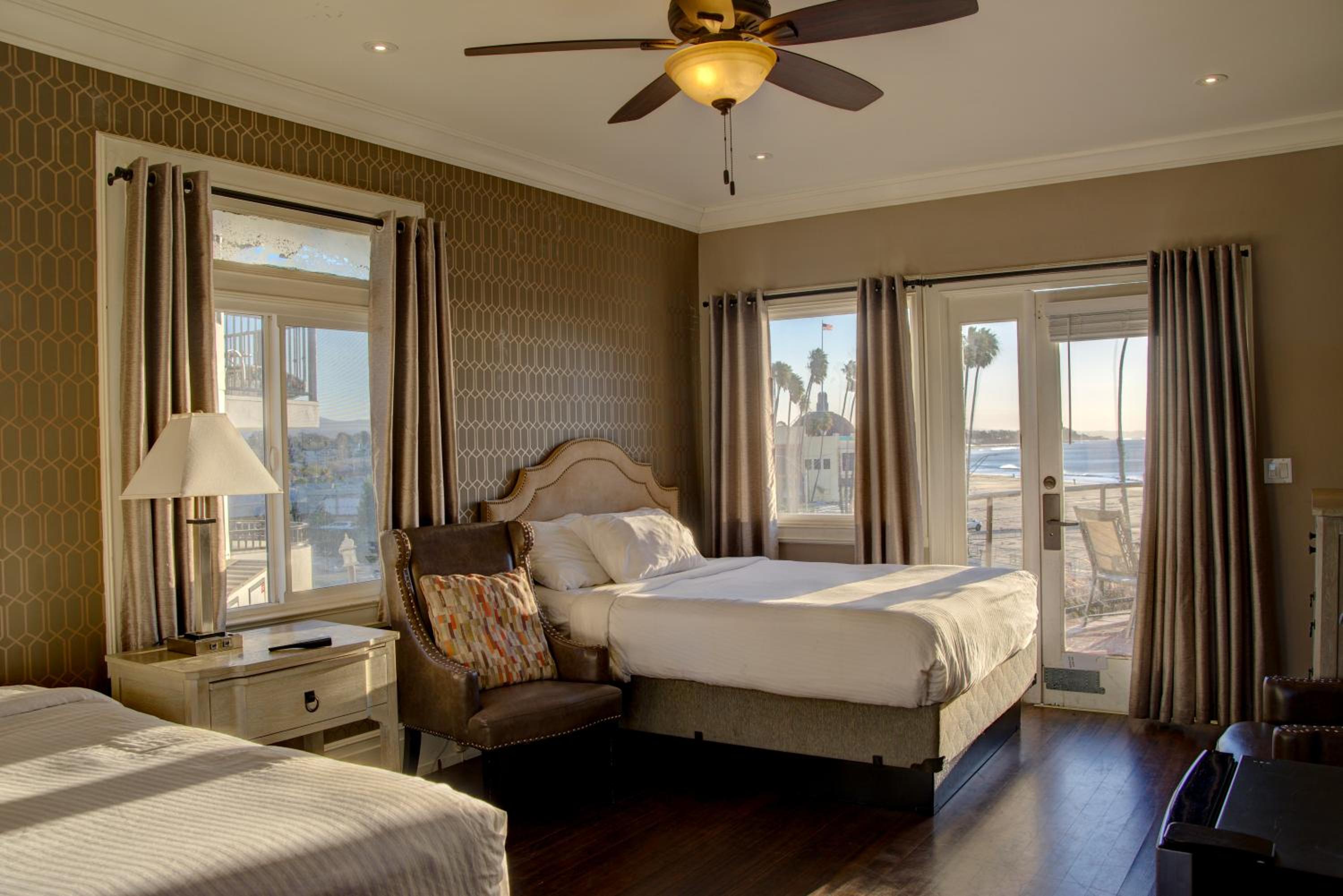 Partial Ocean View, Two Queen Beds, Shared Patio photo 1