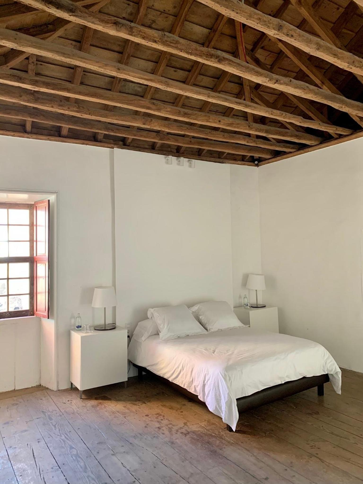 Large Double Room - Photo 8