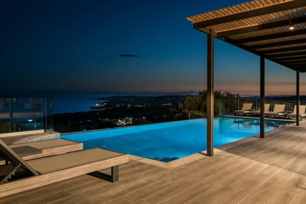 Three-Bedroom Villa photo 2