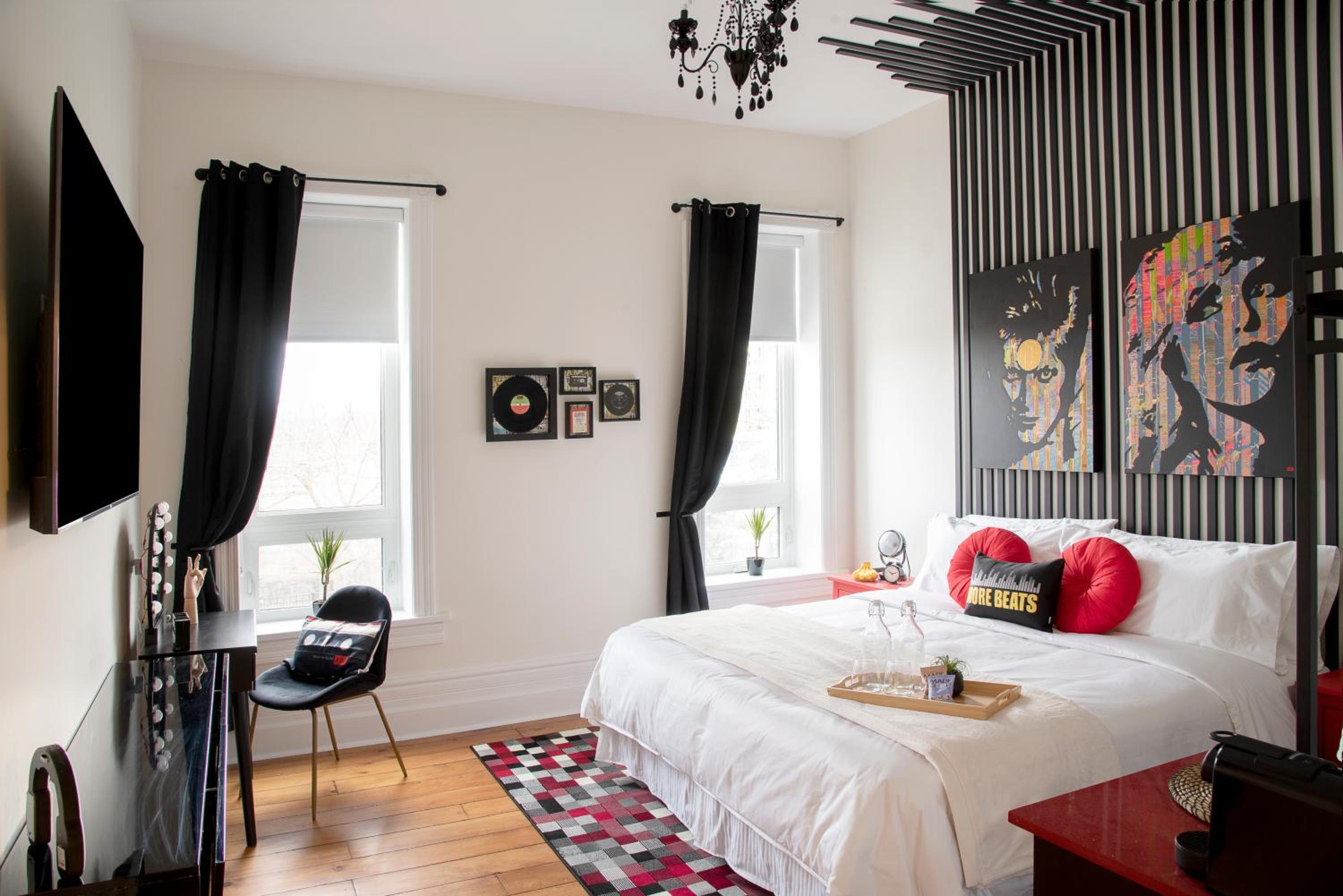King Room with Lake View - Photo 3