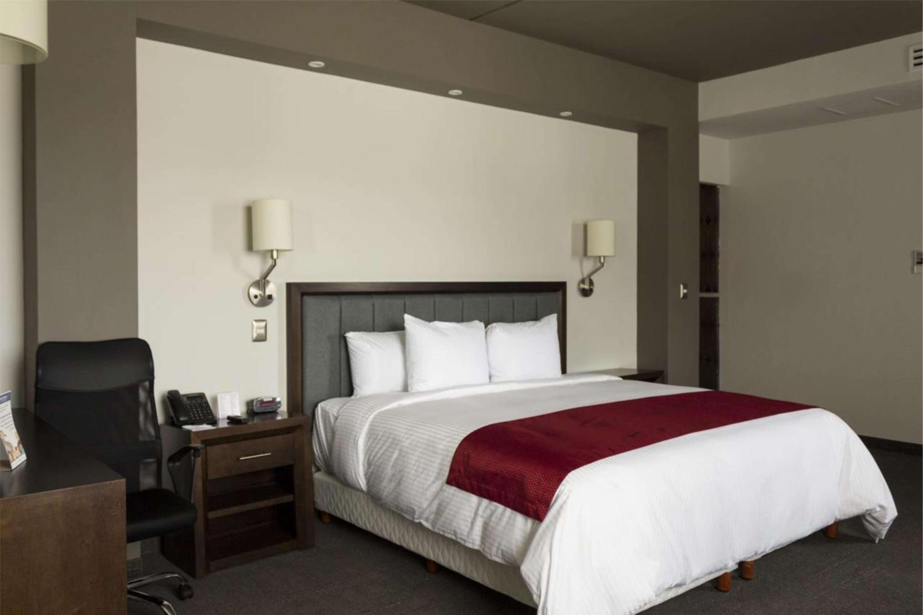 King Room - Non-Smoking photo 1