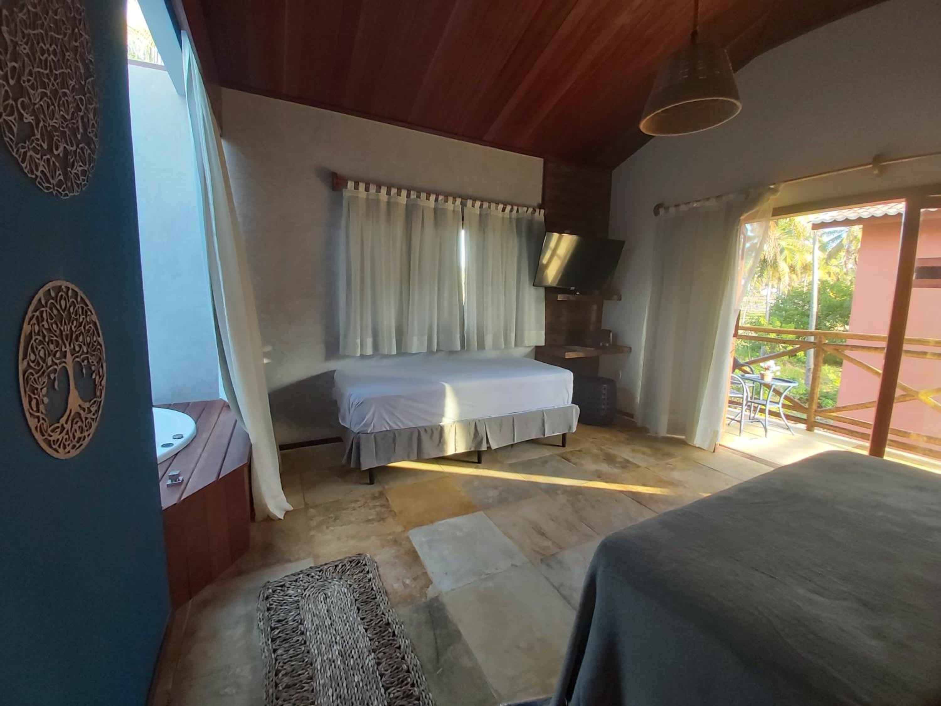 Deluxe Double Room with Bath - Photo 3