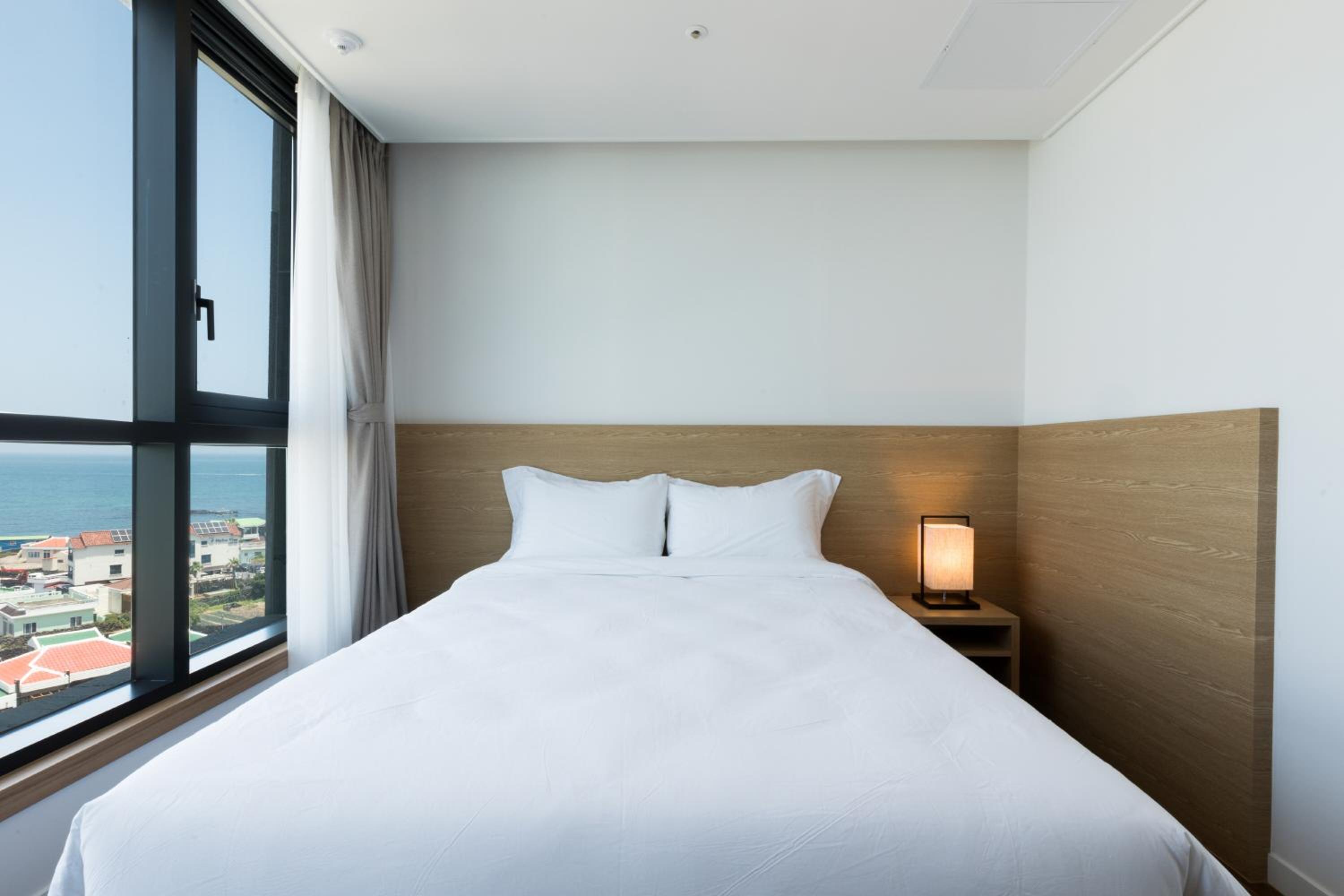 Suite with Sea View - Photo 4