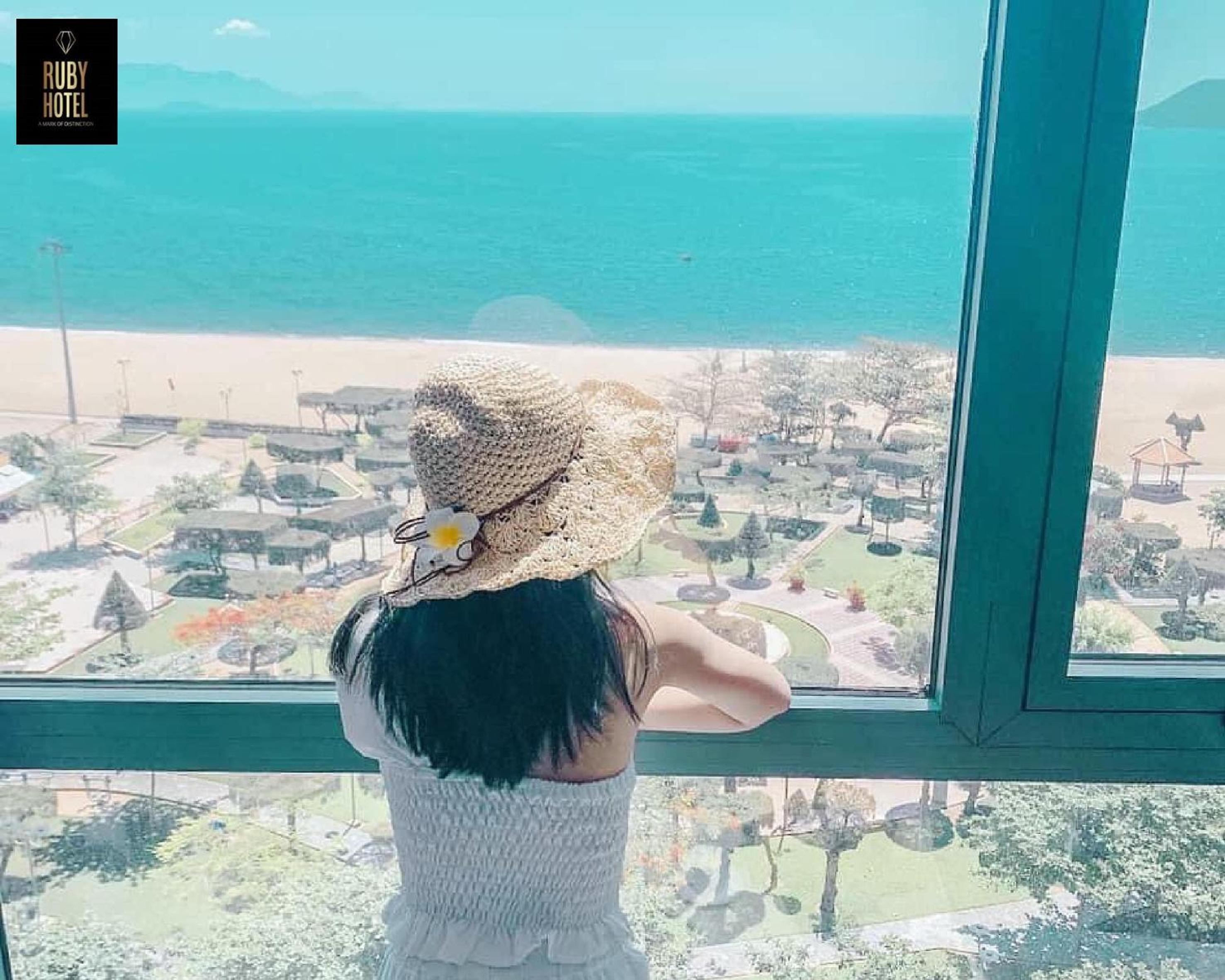 Suite with Sea View - Photo 9