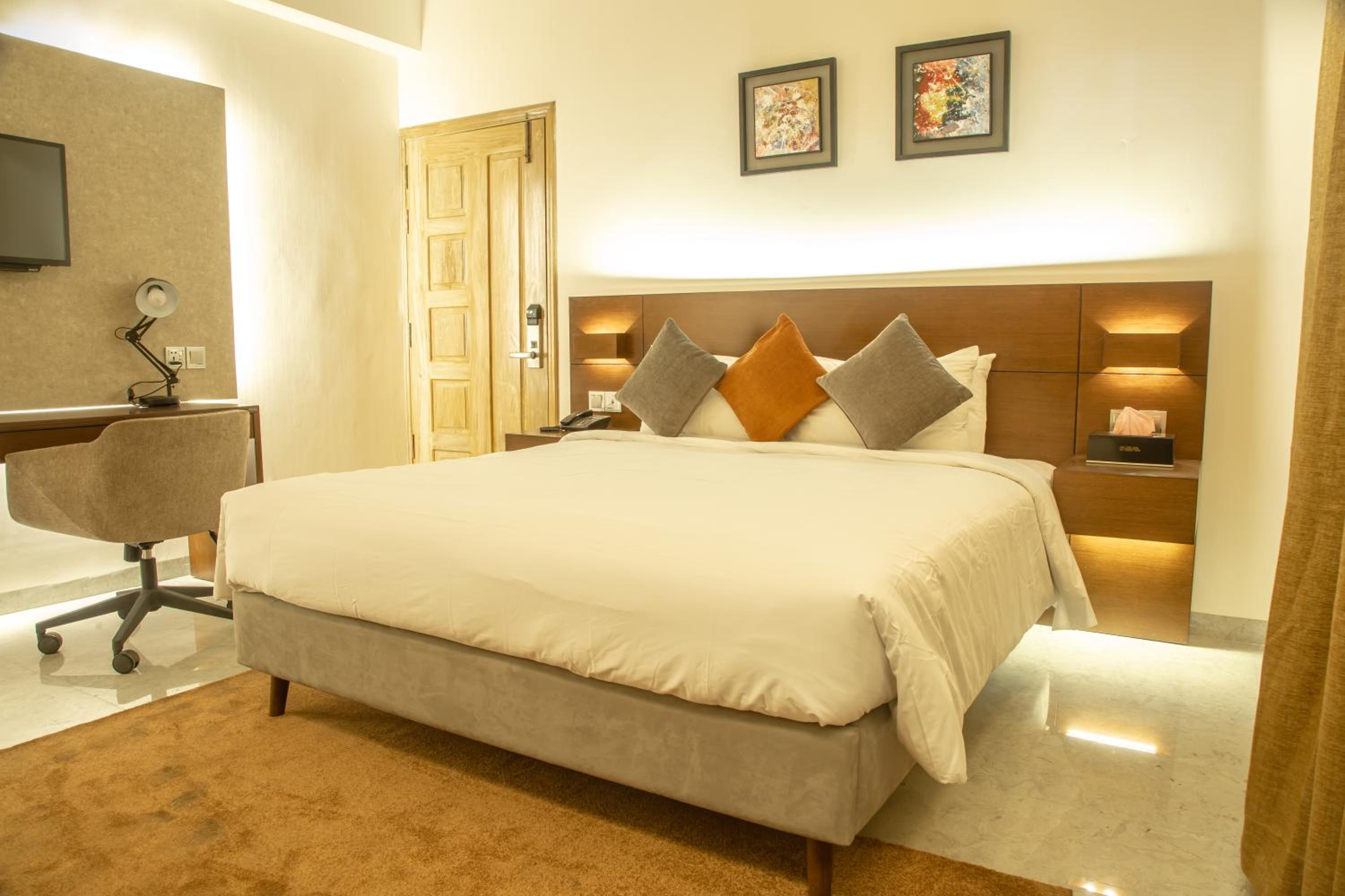 Deluxe Room - Photo 1