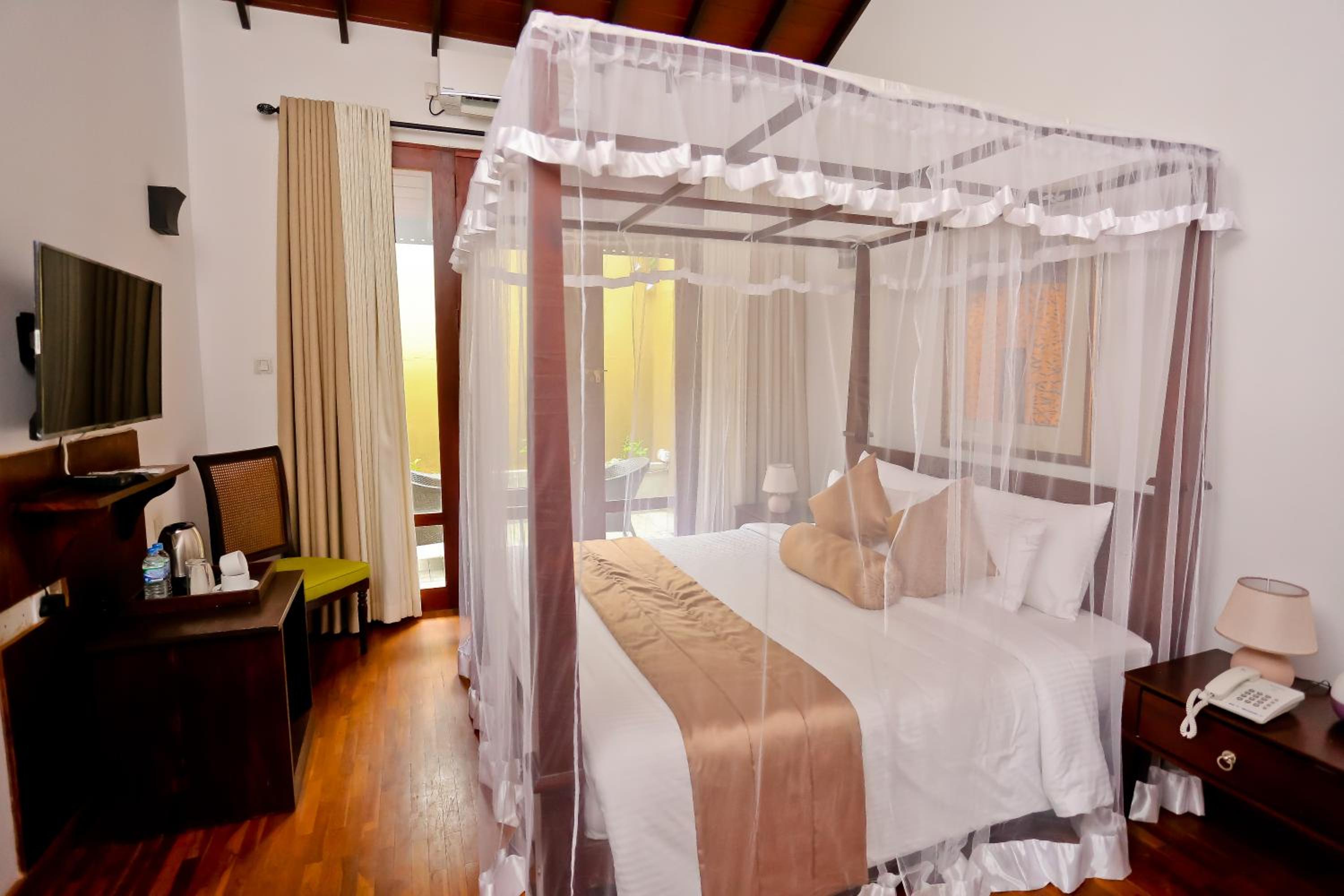 Deluxe King Room photo 2