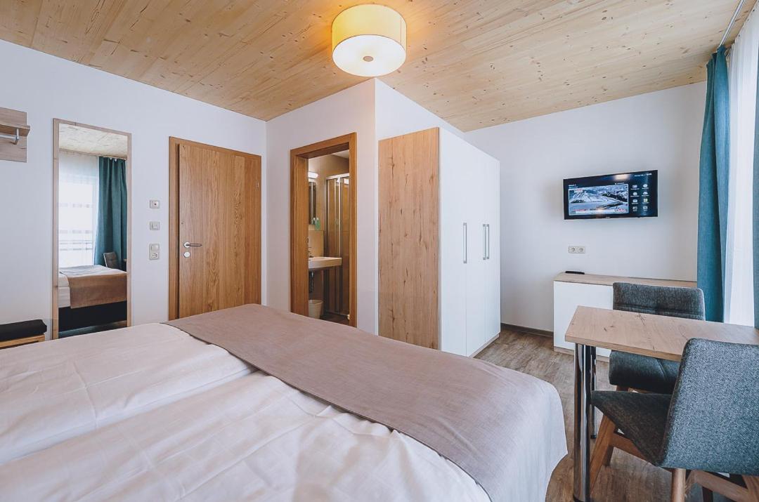 Budget Double Room - Photo 1