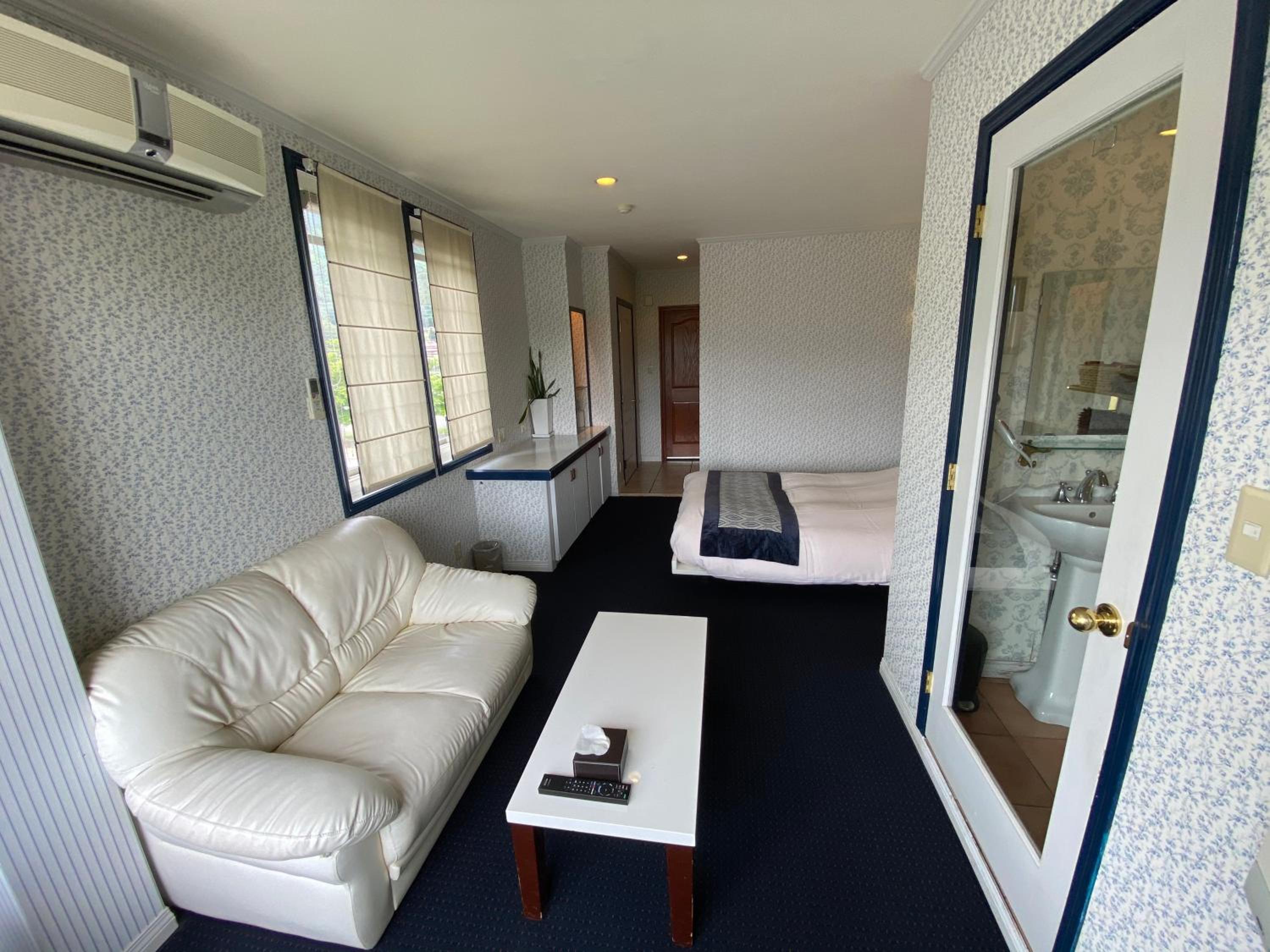 Double Room with Mountain View - Photo 10